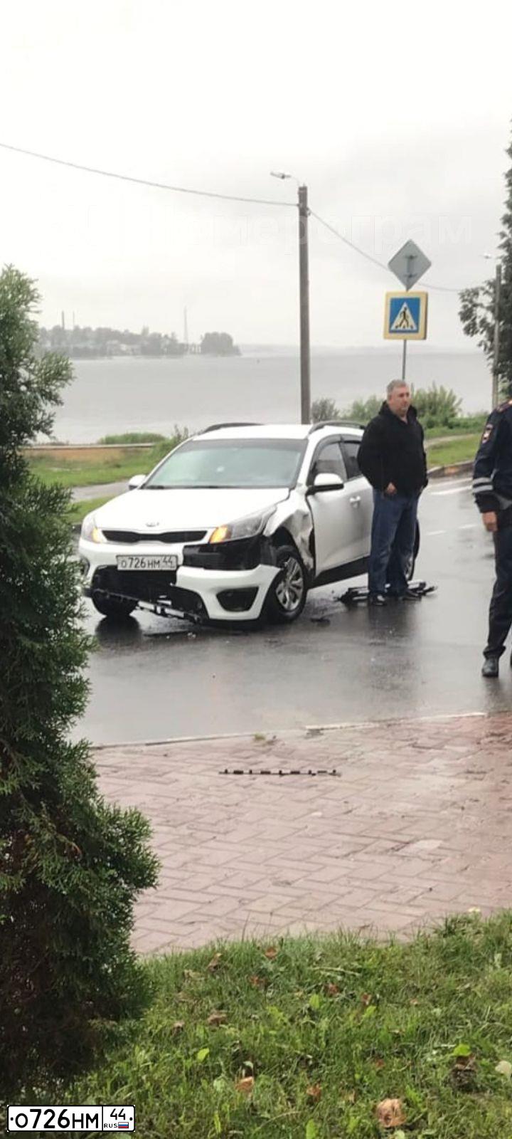 Фото автомобиля KIA RIO, 2019 — госномер О726НМ44. Цвет: БЕЛЫЙ