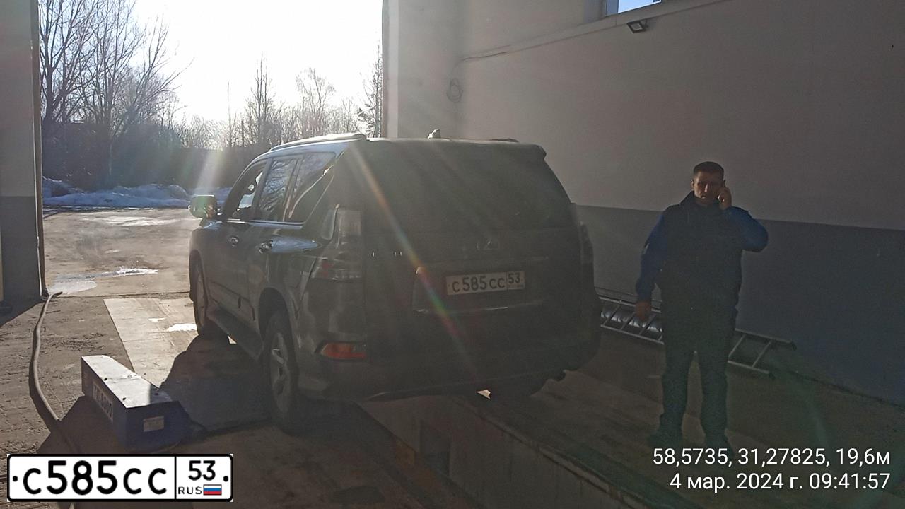 Фото автомобиля LEXUS LX, 2007 — госномер С585СС53. Цвет: ЧЕРНЫЙ