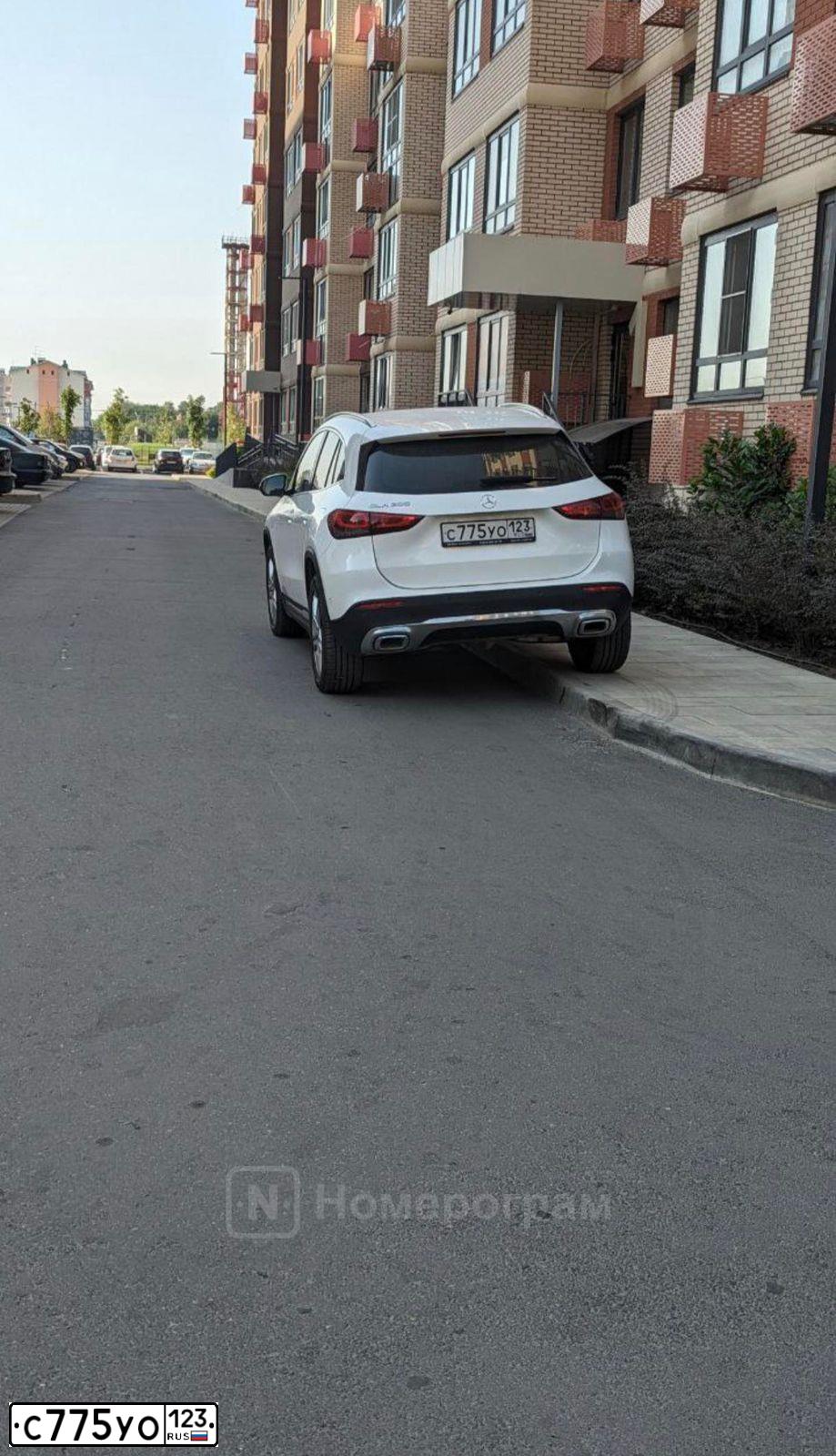Фото автомобиля HYUNDAI CRETA, 2018 — госномер С775УО123. Цвет: ЧЕРНЫЙ
