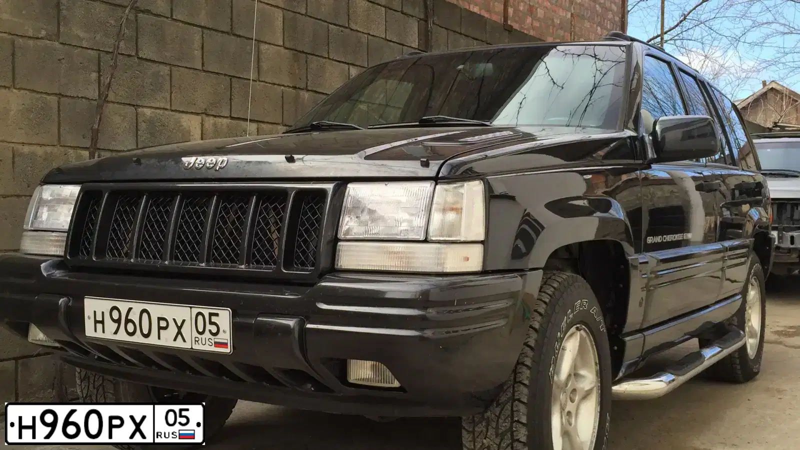 Фото автомобиля JEEP GRAND CHEROKEE, 1998 — госномер Н960РХ05. Цвет: ЧЕРНЫЙ