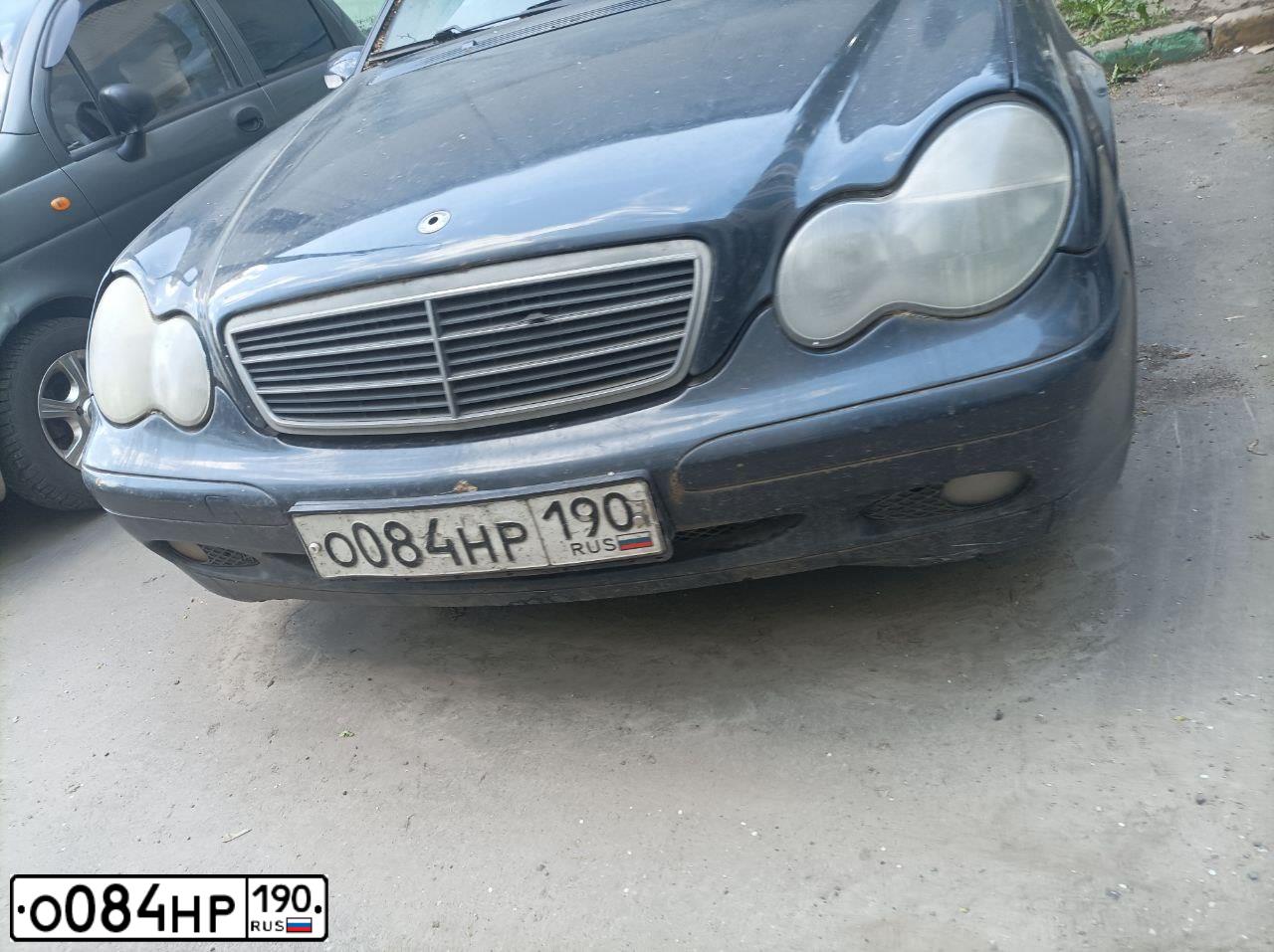 Фото автомобиля MERCEDES C-KLASSE, 2000 — госномер О084НР190. Цвет: СИНИЙ ТЕМНЫЙ