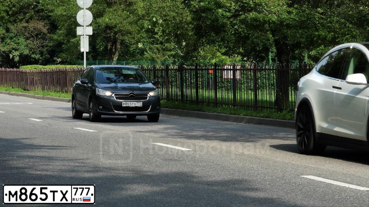 Фото автомобиля CITROEN C4, 2016 — госномер М865ТХ777. Цвет: Серый
