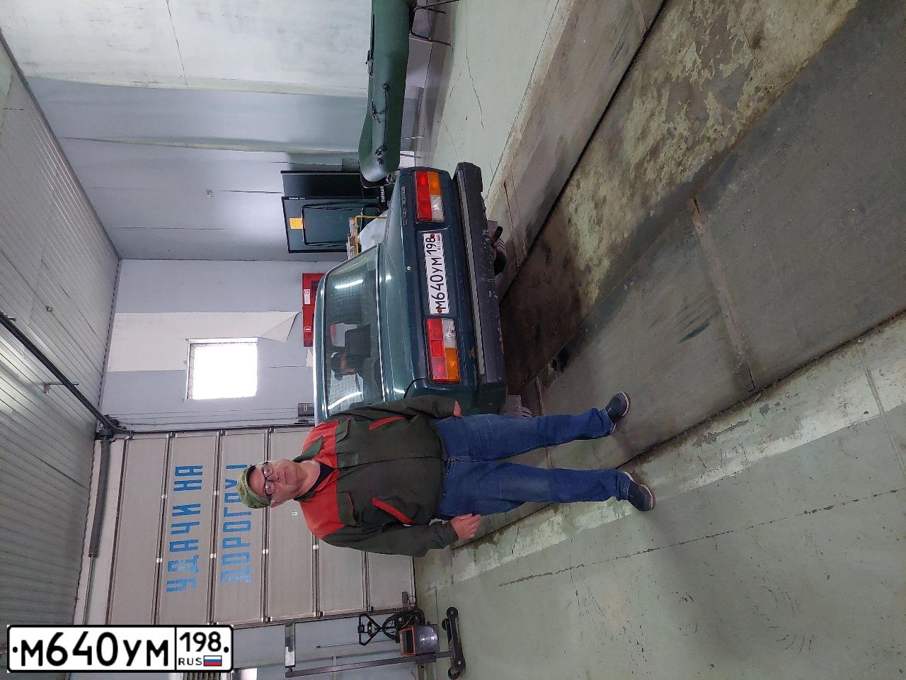 Фото автомобиля LADA 2107, 2003 — госномер Е013АО147. Цвет: ЗЕЛЕНО-СИНИЙ