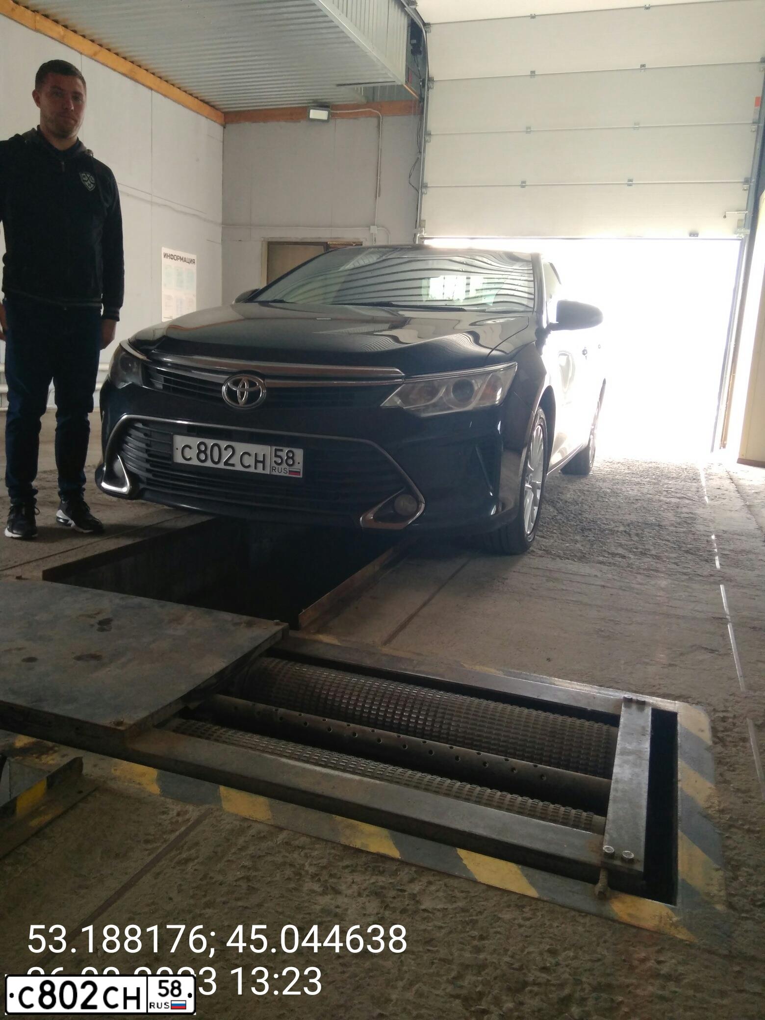 Фото автомобиля TOYOTA CAMRY, 2015 — госномер С802СН58. Цвет: ЧЕРНЫЙ МЕТАЛЛИК