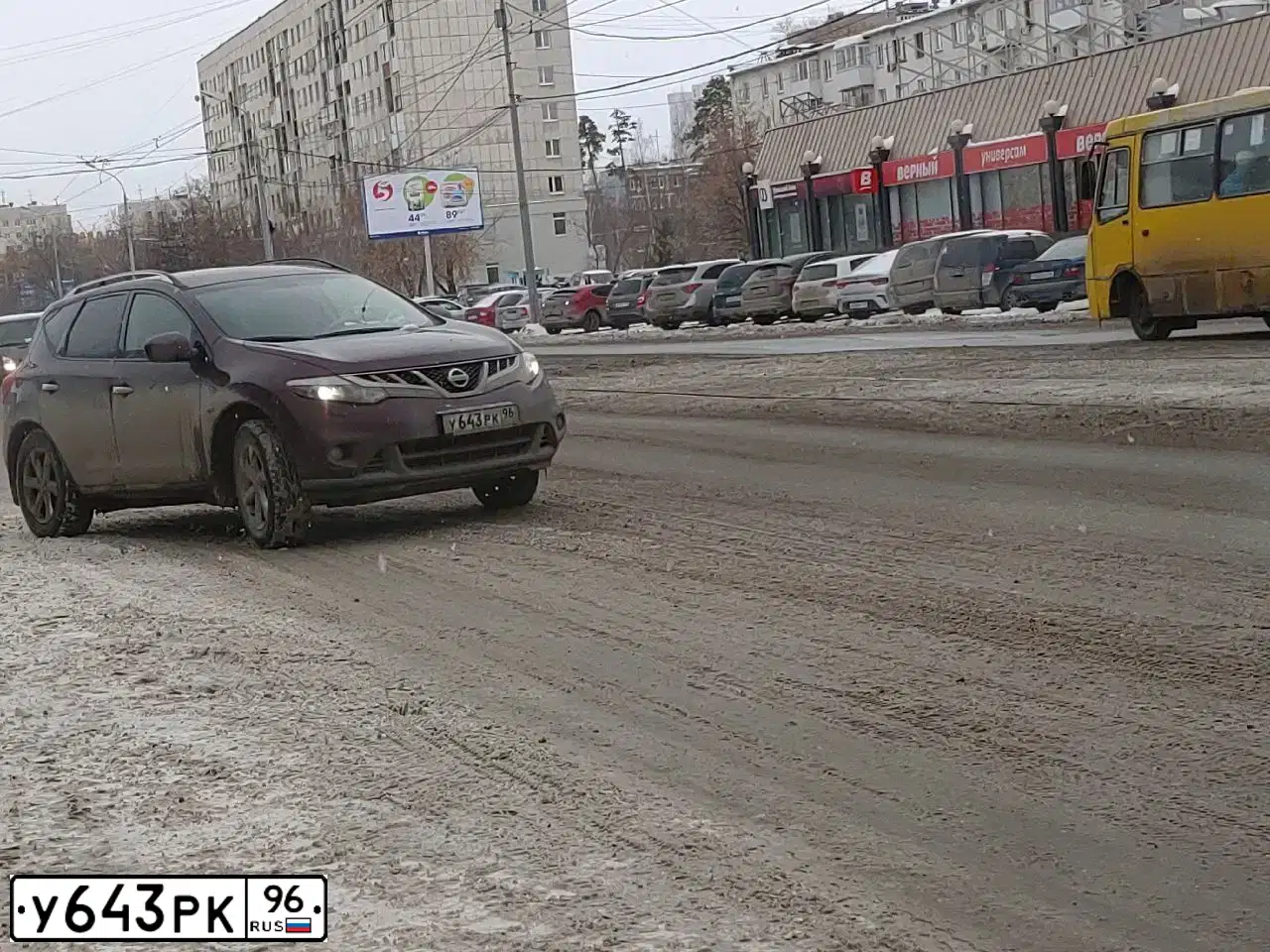 Фото автомобиля NISSAN MURANO, 2012 — госномер У643РК96. Цвет: ТЕМНО-КРАСНЫЙ