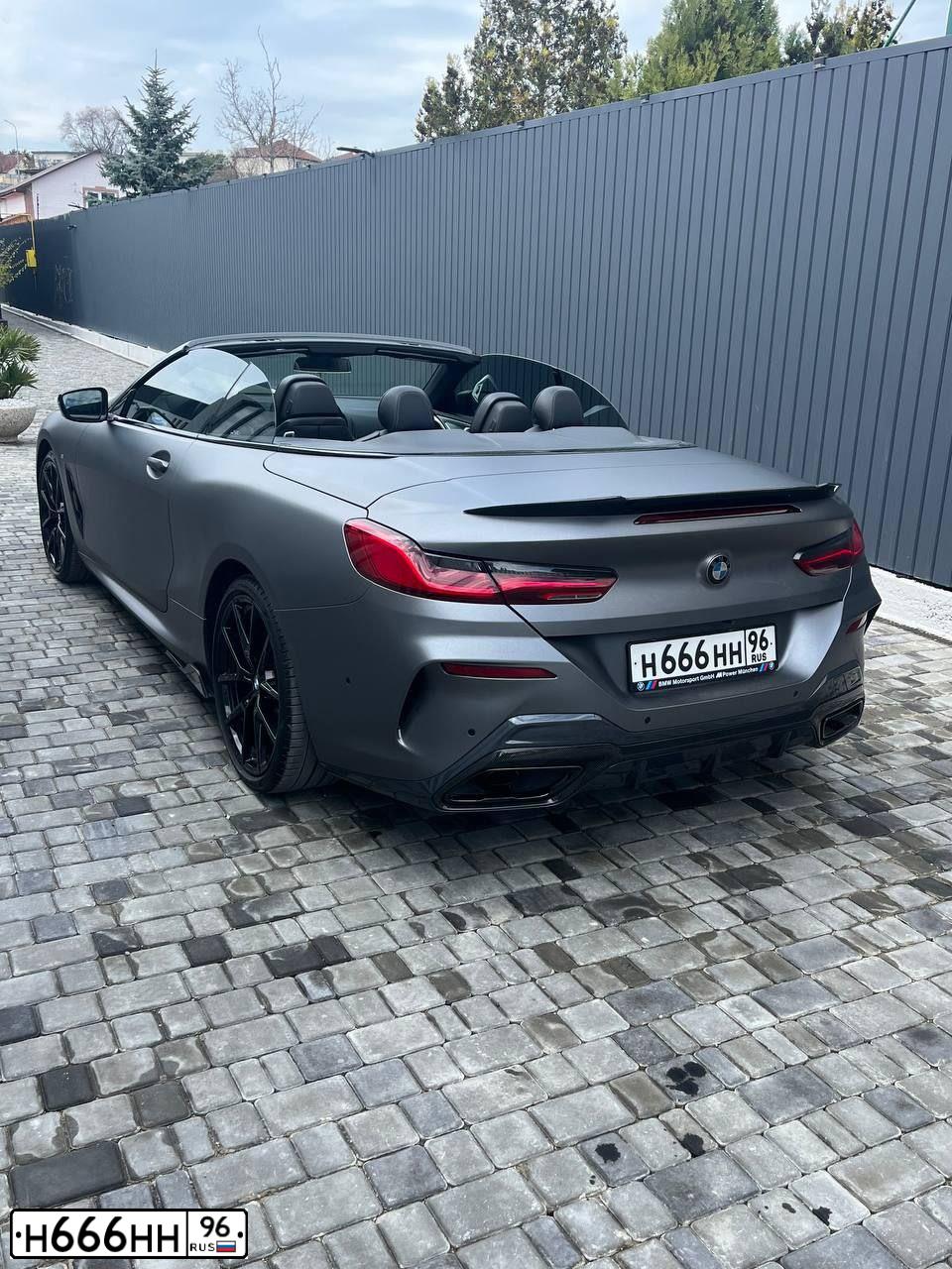 Фото автомобиля LANDROVER RANGE ROVER, 2013 — госномер О582МР196. Цвет: ЧЕРНЫЙ