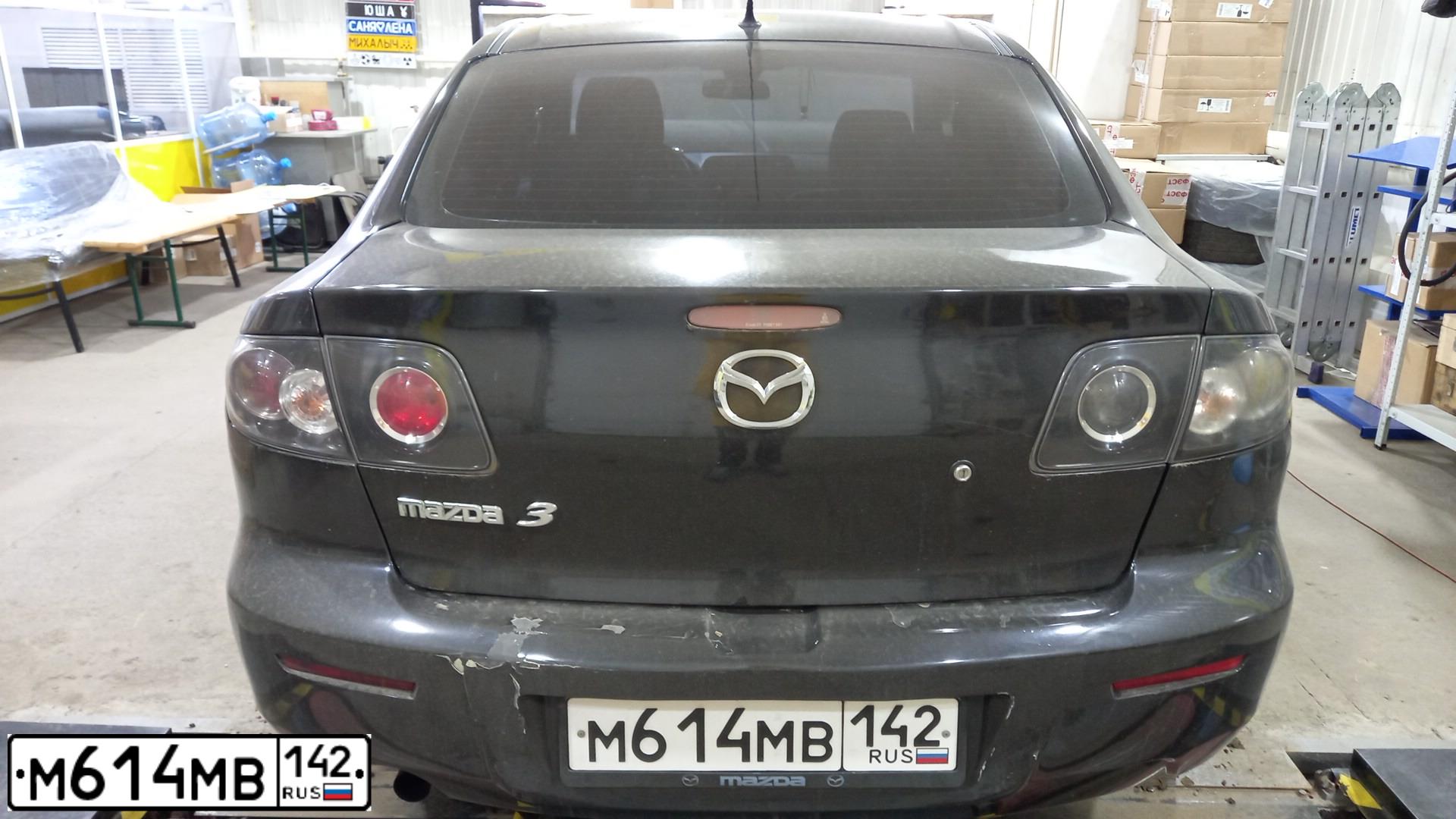 Фото автомобиля MAZDA 3, 2006 — госномер М614МВ142. Цвет: ЧЕРНЫЙ