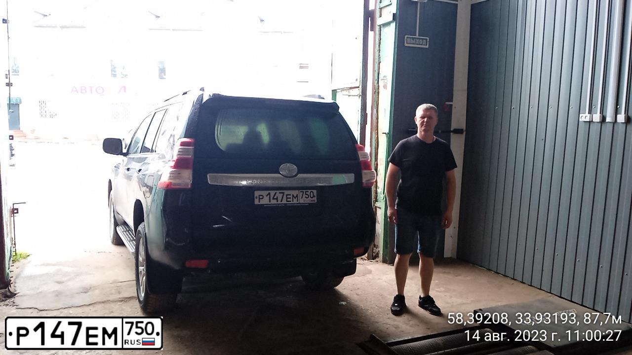 Фото автомобиля TOYOTA LAND CRUISER, 2014 — госномер В541ОМ51