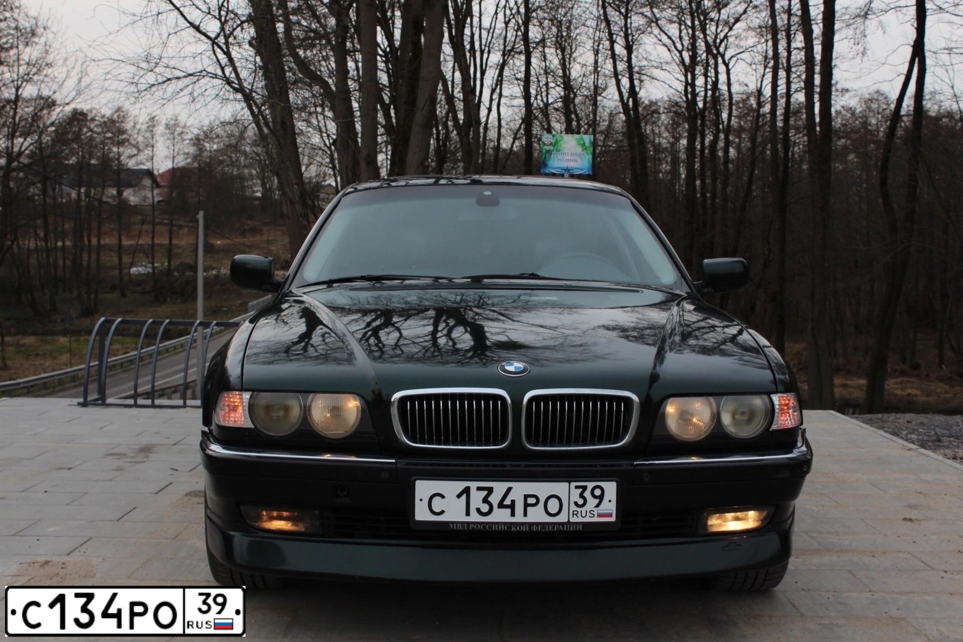 Фото автомобиля BMW SERIE 7, 1996 — госномер С134РО39. Цвет: ЗЕЛЕНЫЙ