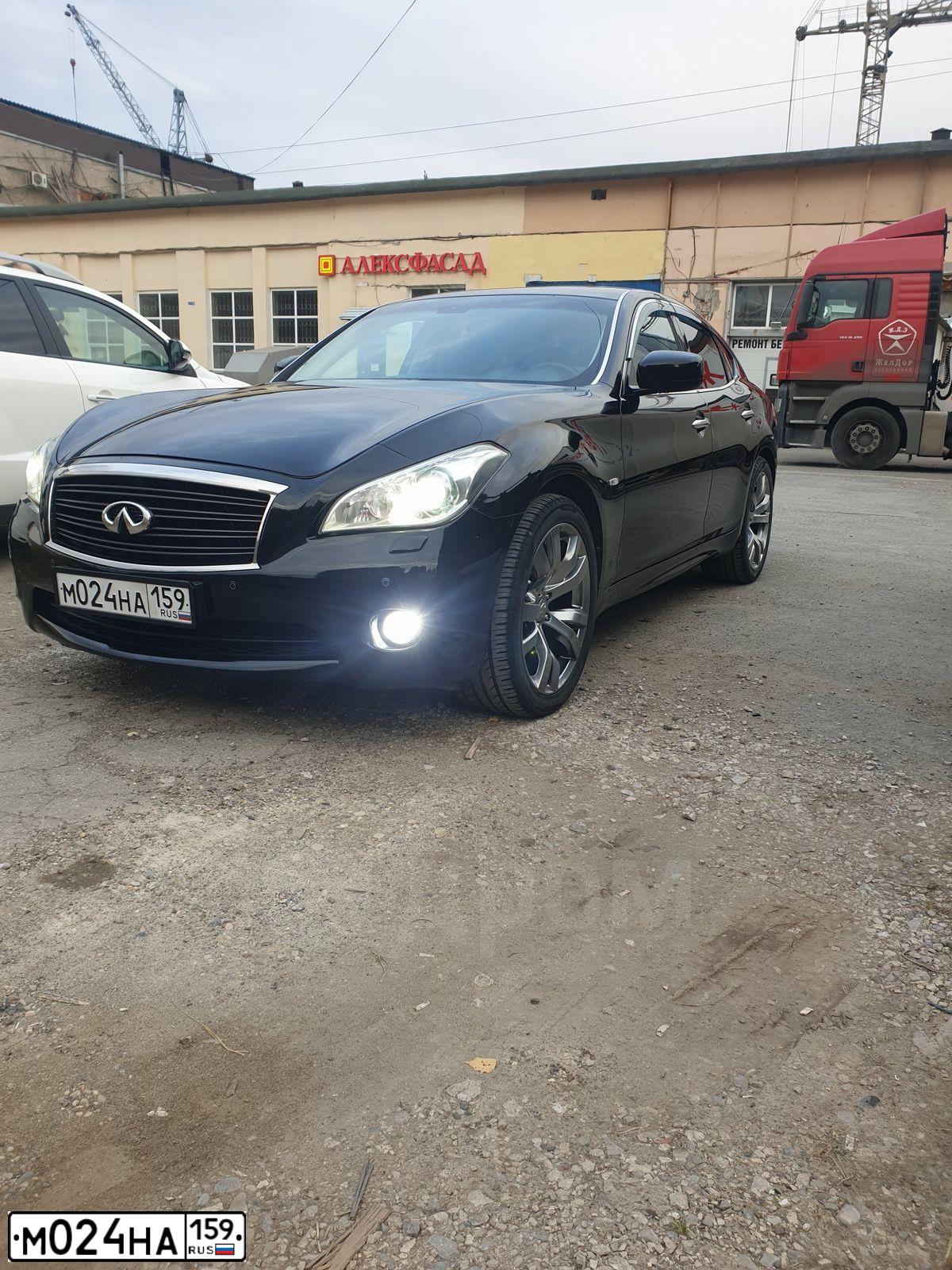 Фото автомобиля INFINITI M, 2011 — госномер М024НА159. Цвет: ЧЕРНЫЙ