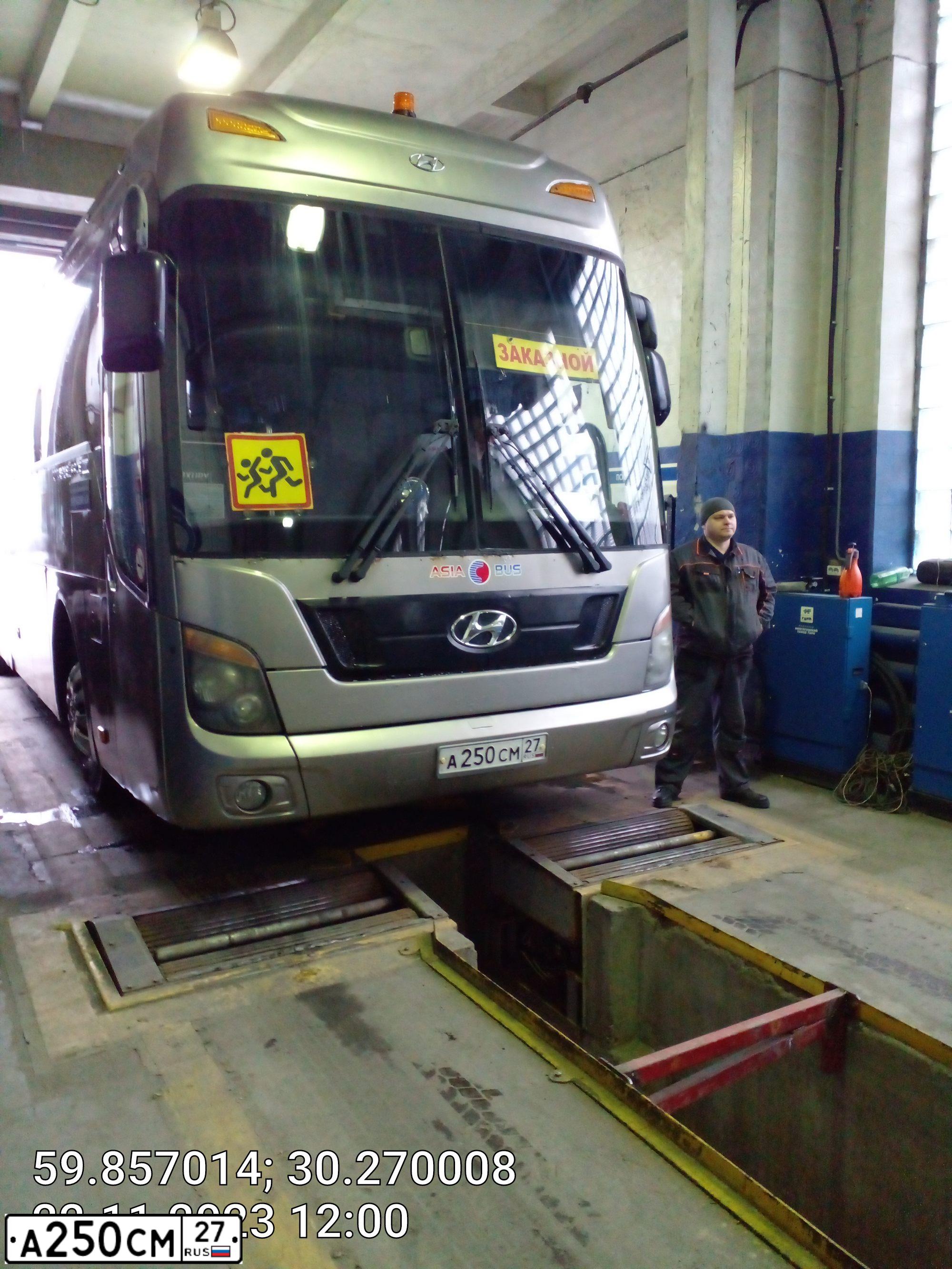 Фото автомобиля HYUNDAI UNIVERSE, 2009 — госномер А250СМ27. Цвет: СЕРЫЙ