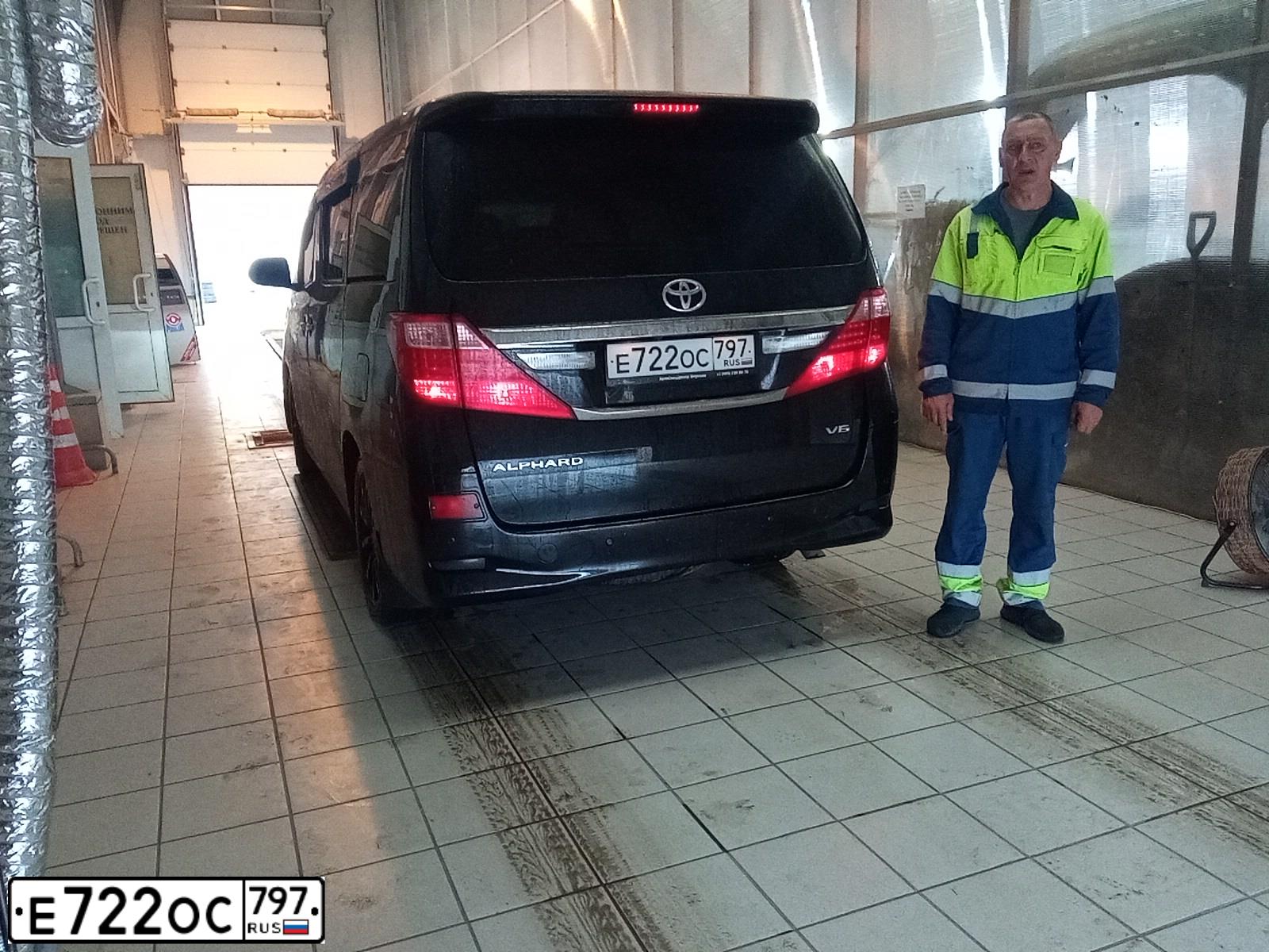 Фото автомобиля TOYOTA ALPHARD, 2012 — госномер Е722ОС797. Цвет: ЧЕРНЫЙ