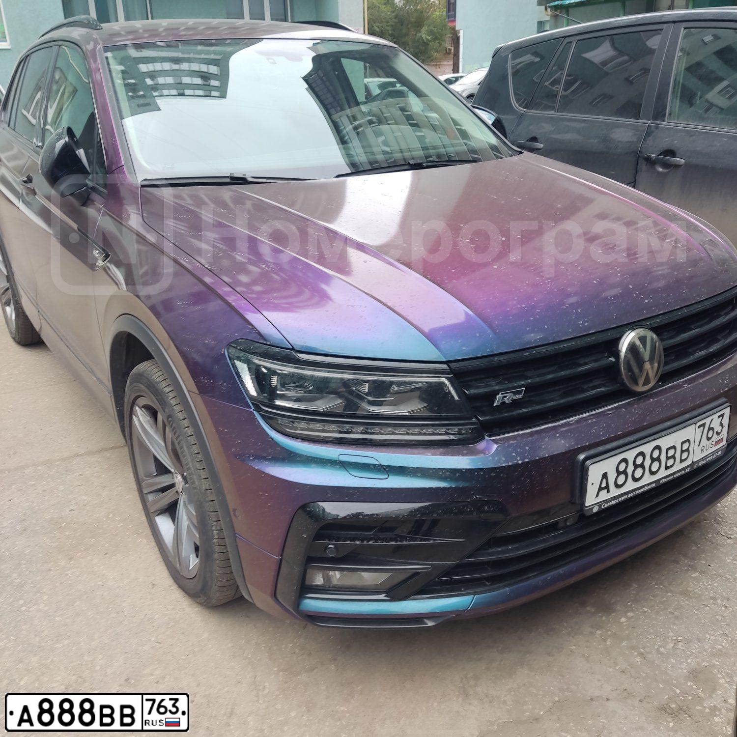 Фото автомобиля VOLKSWAGEN TIGUAN, 2018 — госномер А888ВВ763. Цвет: ХАМЕЛЕОН