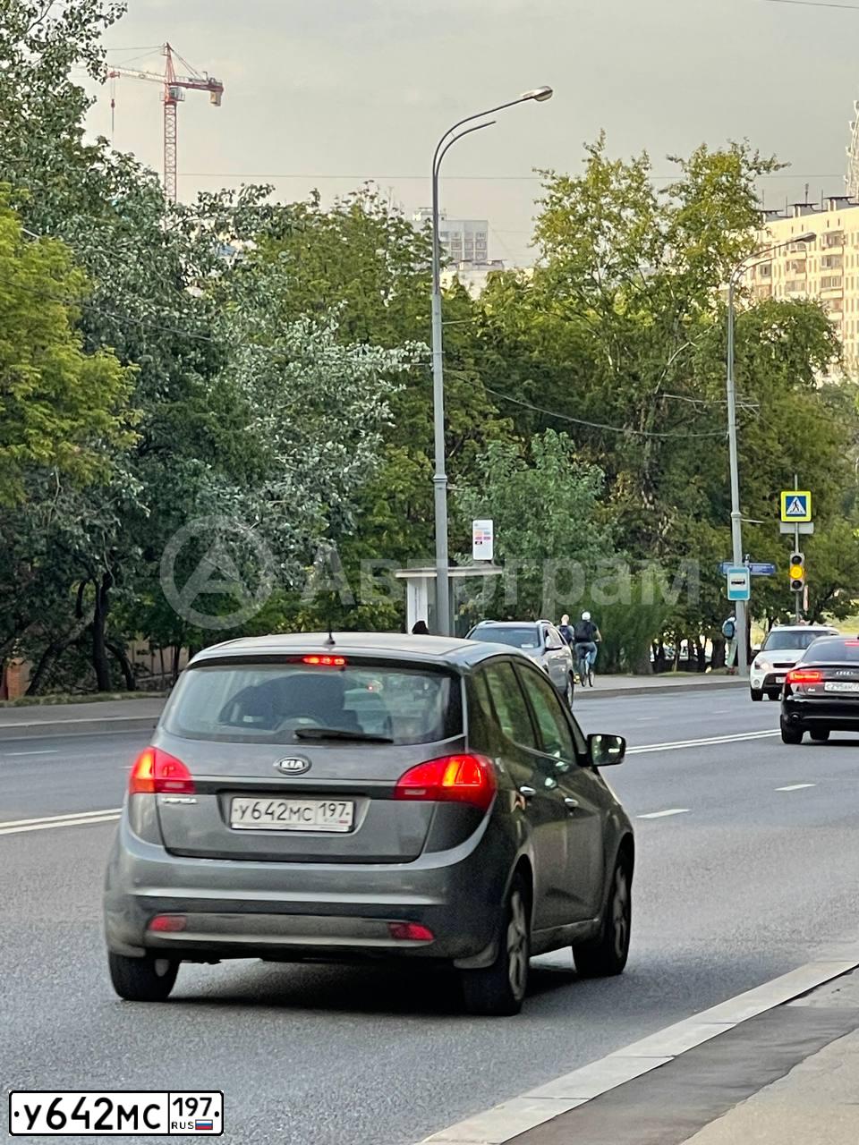 Фото автомобиля KIA VENGA, 2011 — госномер У642МС197. Цвет: СЕРЫЙ