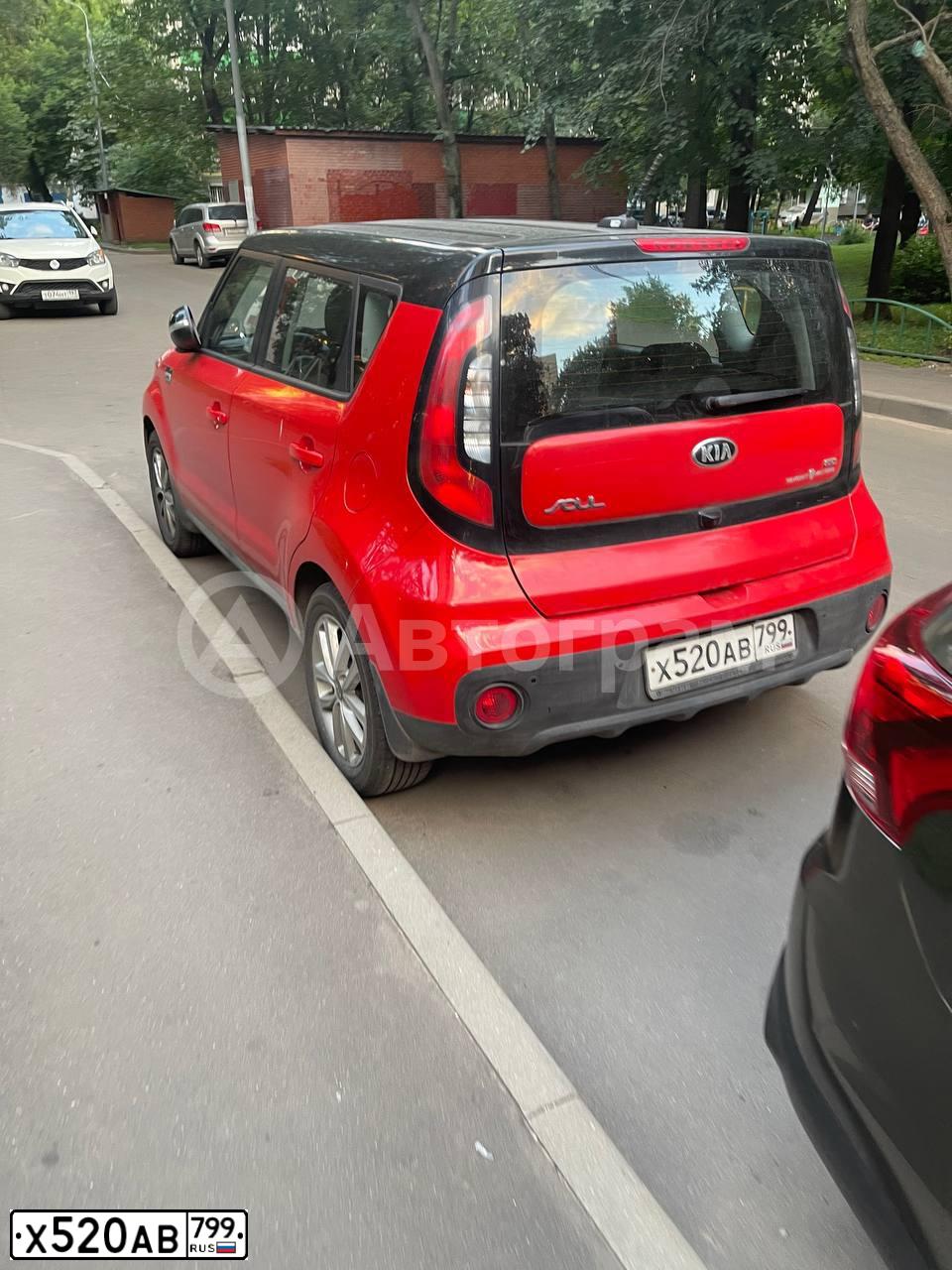 Фото автомобиля KIA SOUL, 2017 — госномер Х520АВ799. Цвет: КРАСНЫЙ