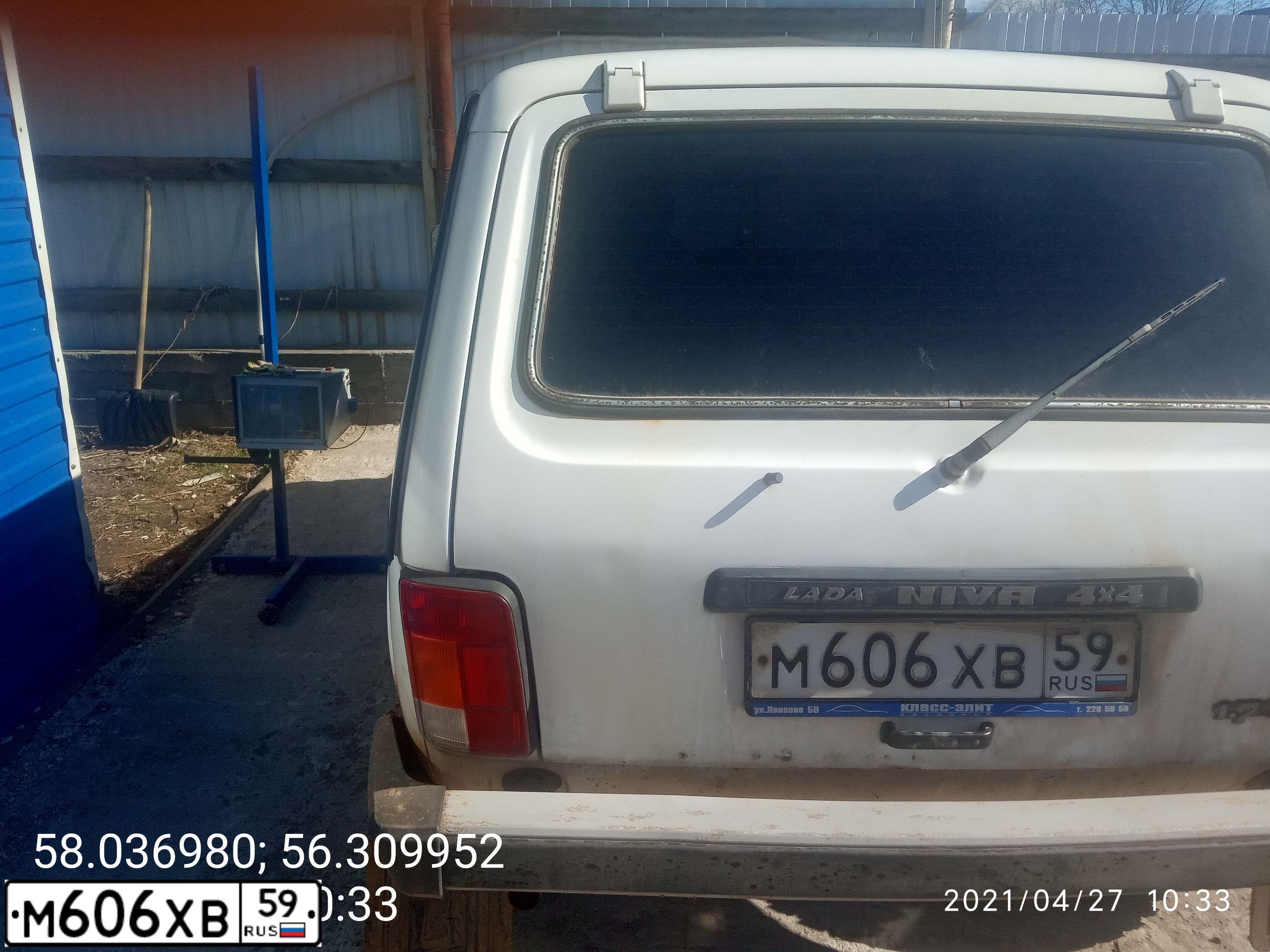 Фото автомобиля LADA 2121 NIVA, 2003 — госномер М606ХВ59. Цвет: ЯРКО-БЕЛЫЙ