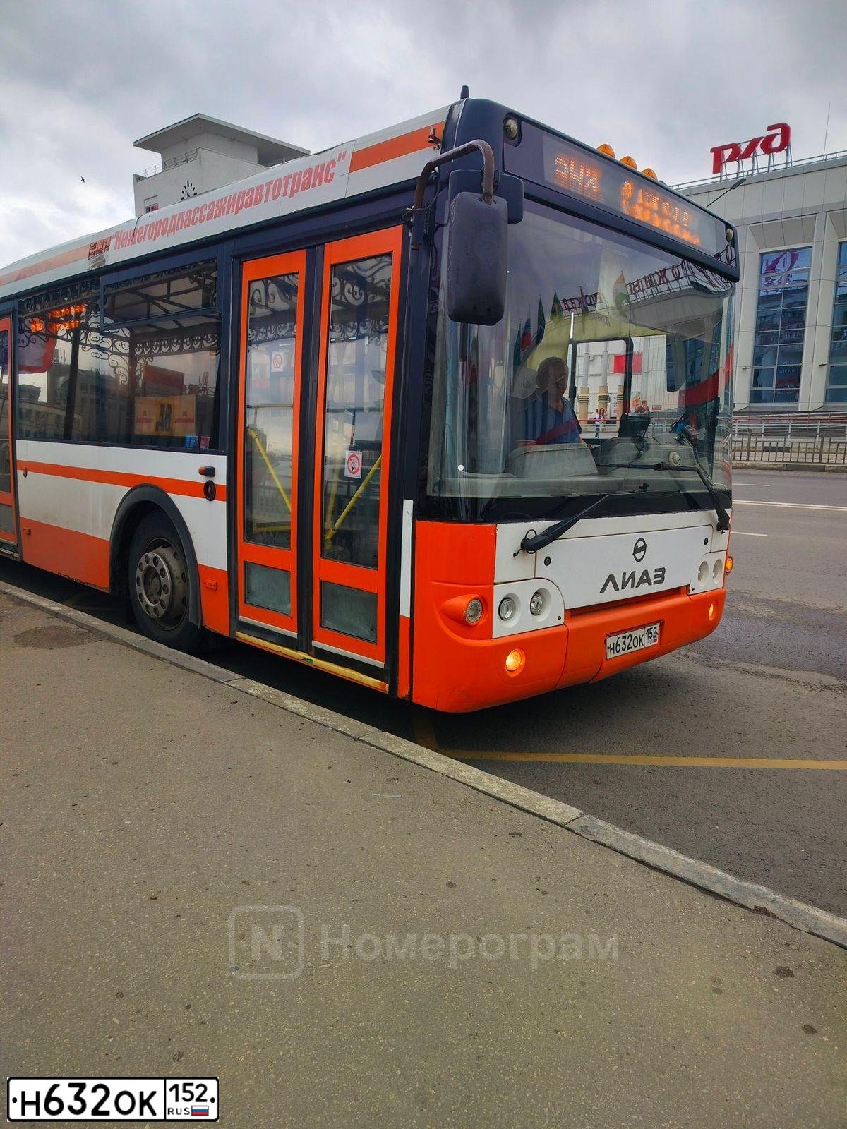 Фото автомобиля LIAZ 6213, 2014 — госномер Н632ОК152. Цвет: ОРАНЖЕВЫЙ БЕЛЫЙ