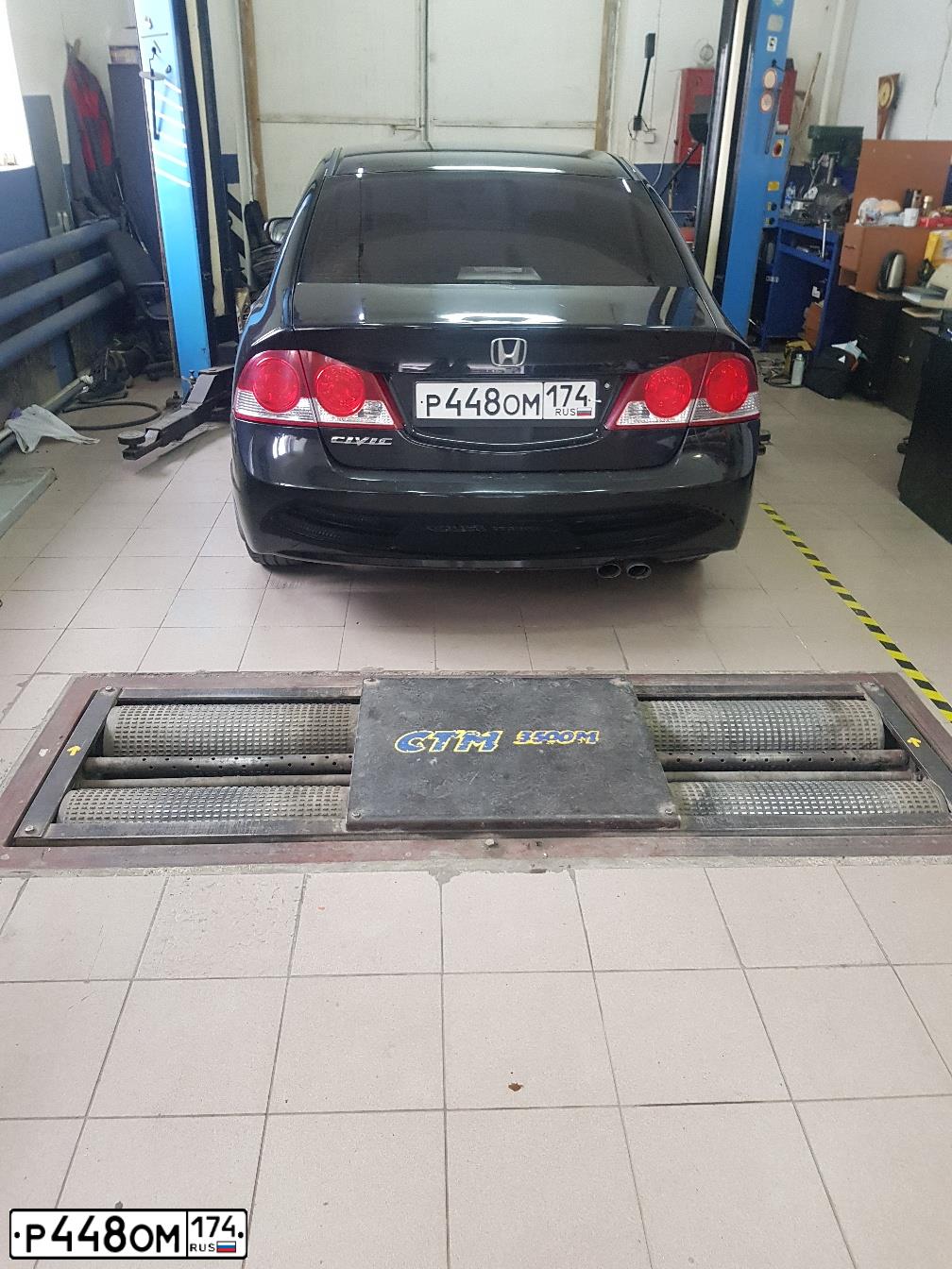 Фото автомобиля HONDA CIVIC, 2007 — госномер Е900ЕЕ774. Цвет: ЧЕРНЫЙ