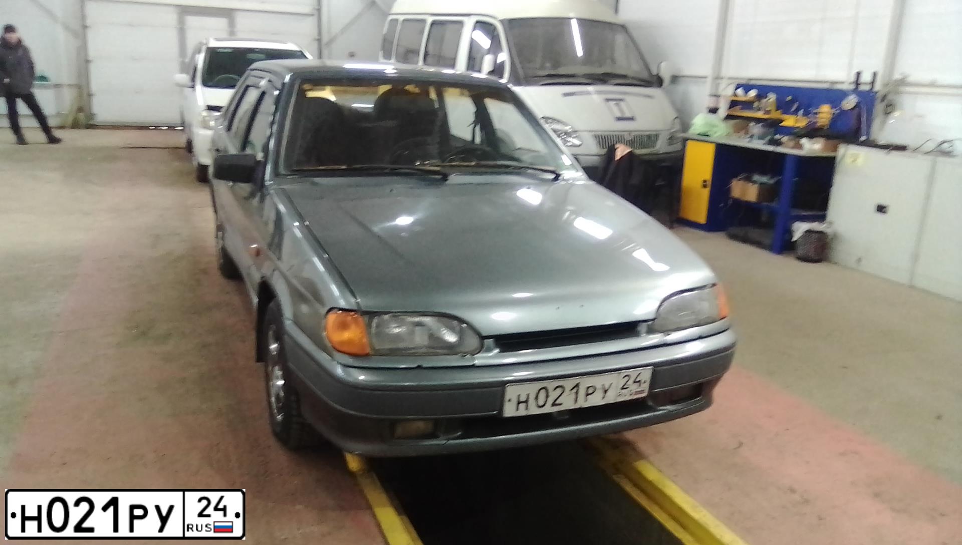 Фото автомобиля LADA 2115, 2005 — госномер Е986УН124