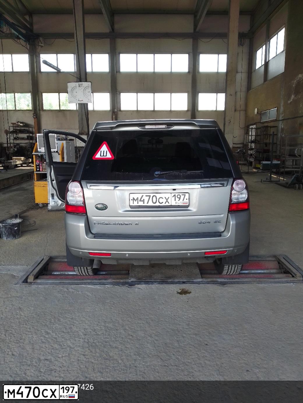 Фото автомобиля LANDROVER FREELANDER, 2012 — госномер М470СХ197. Цвет: СЕРЫЙ