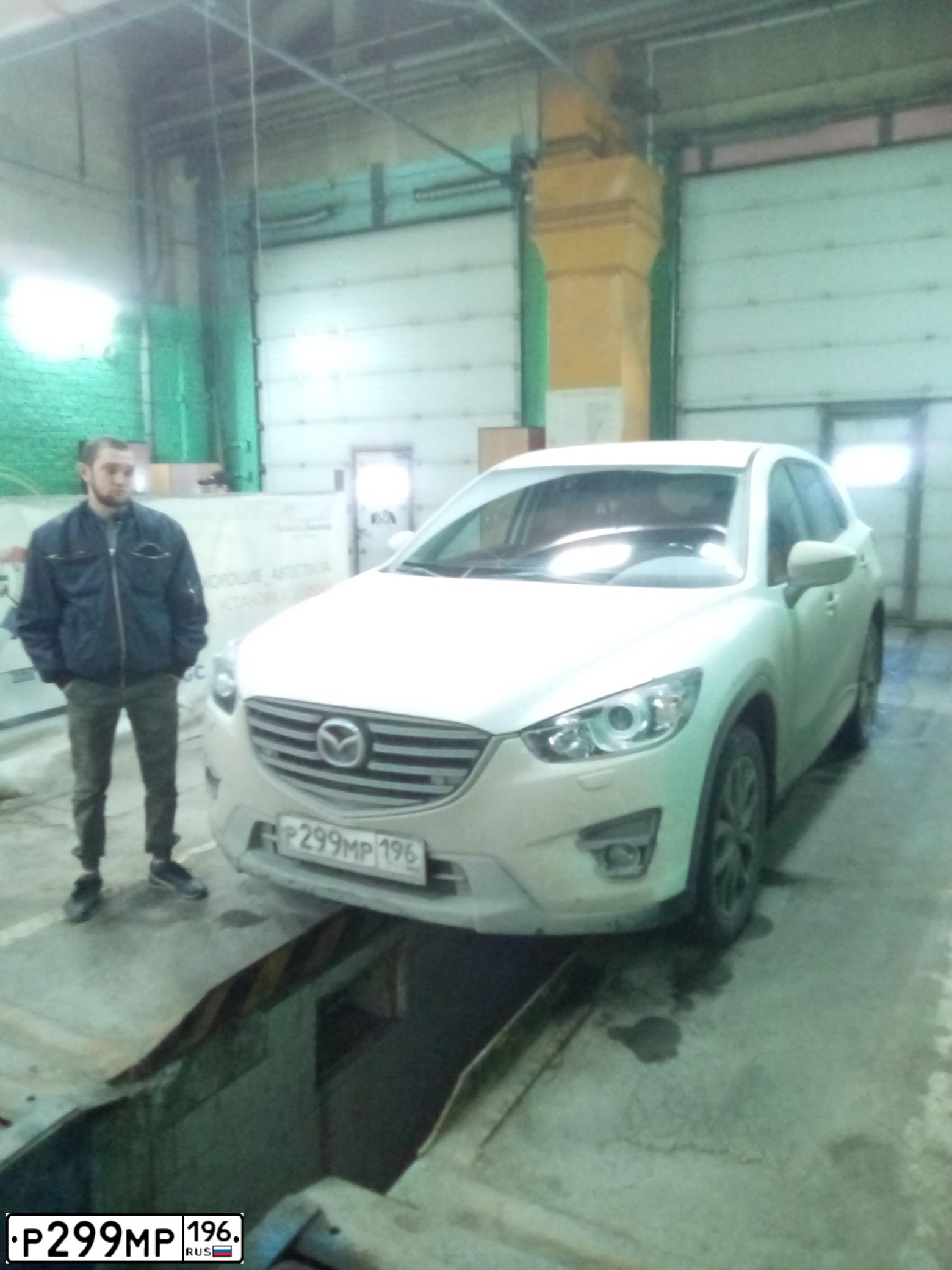 Фото автомобиля MAZDA CX-5, 2016 — госномер С950ХС196. Цвет: Белый