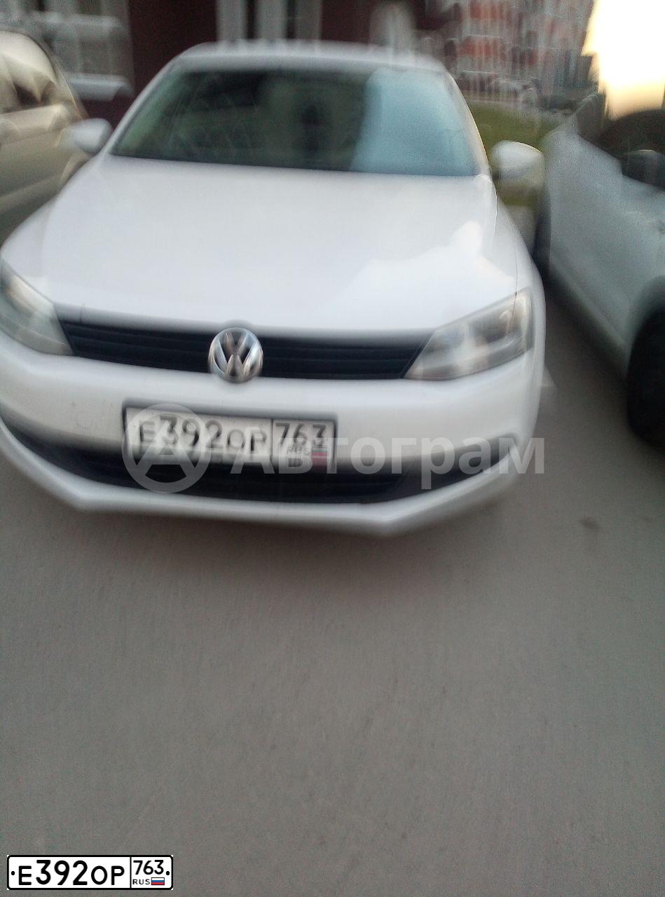Фото автомобиля VOLKSWAGEN JETTA, 2014 — госномер А454ХМ252. Цвет: Белый