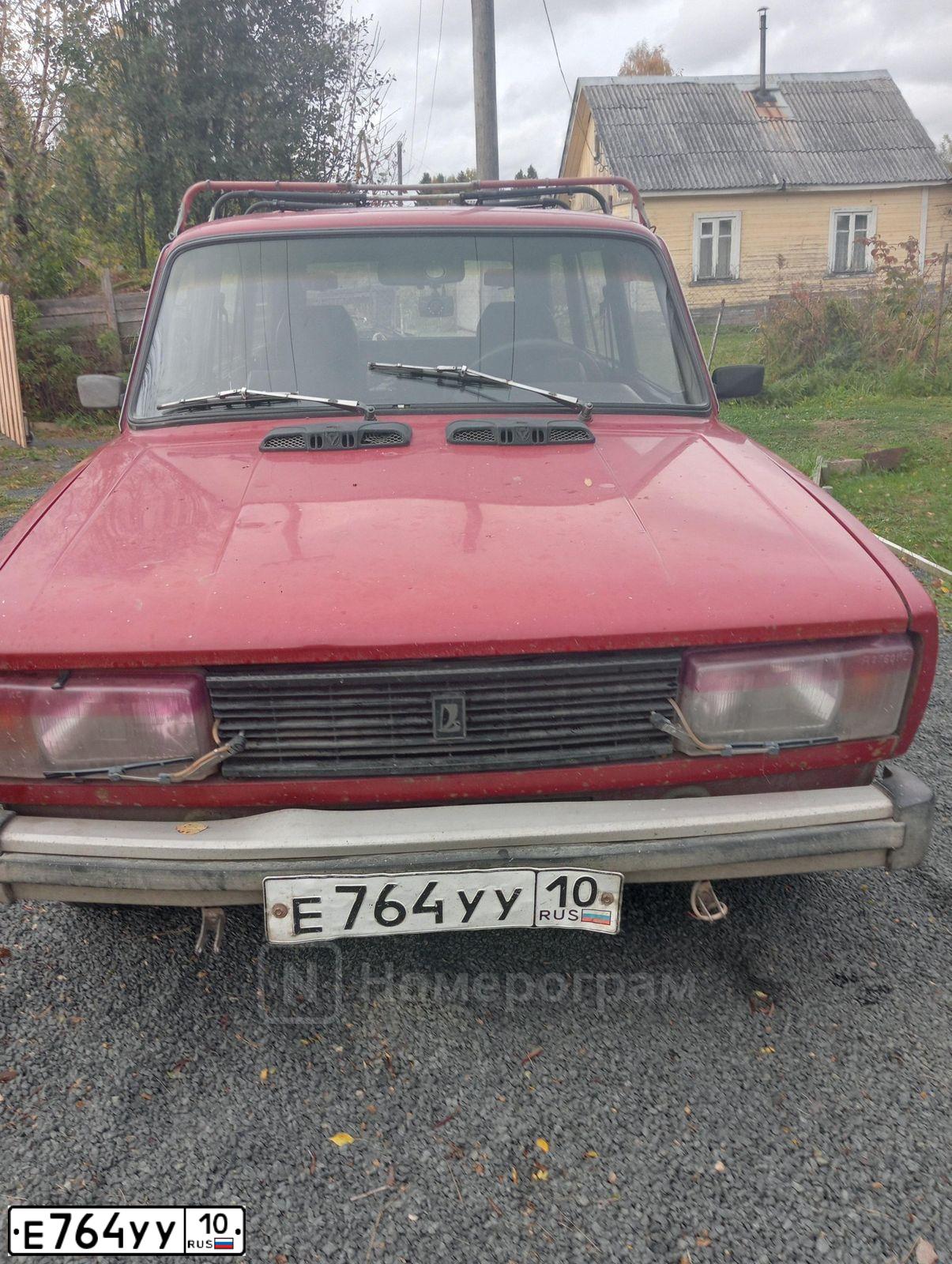Фото автомобиля LADA 2104, 1990 — госномер Е764УУ10. Цвет: ВИШНЕВЫЙ