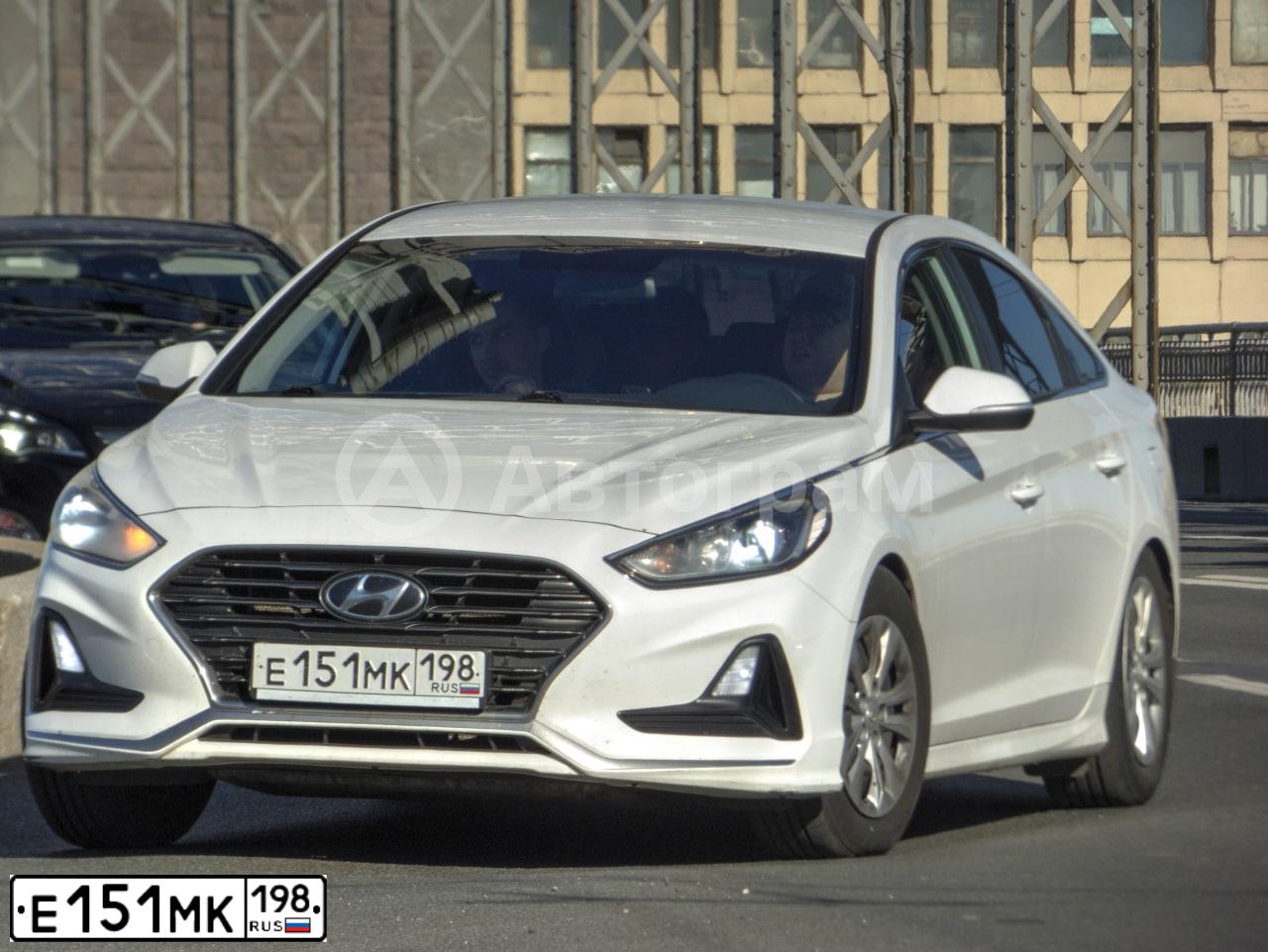 Фото автомобиля HYUNDAI SONATA, 2019 — госномер Е151МК198. Цвет: БЕЛЫЙ