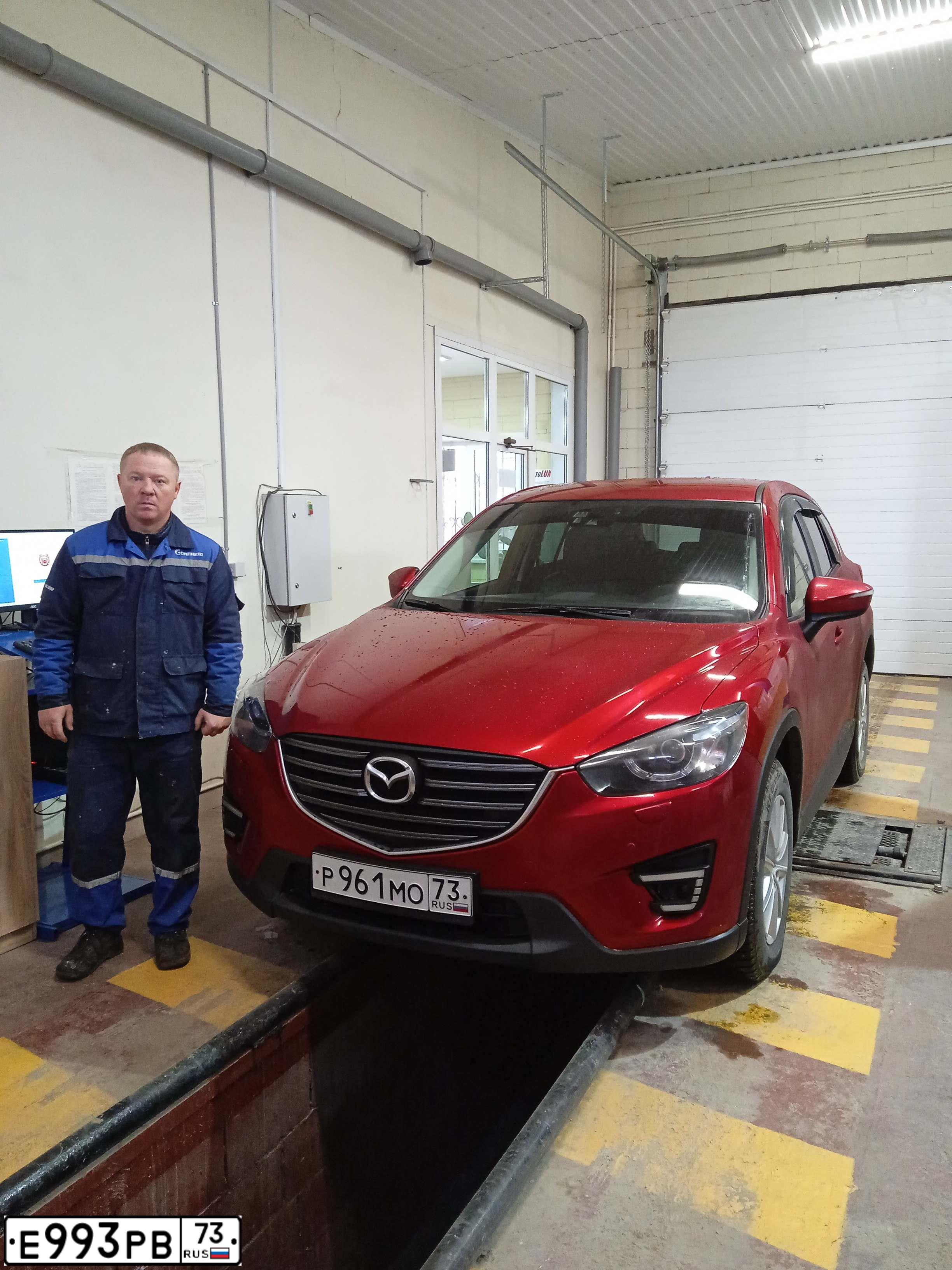 Фото автомобиля MAZDA CX-5, 2015 — госномер Е222ЕМ73. Цвет: Красный