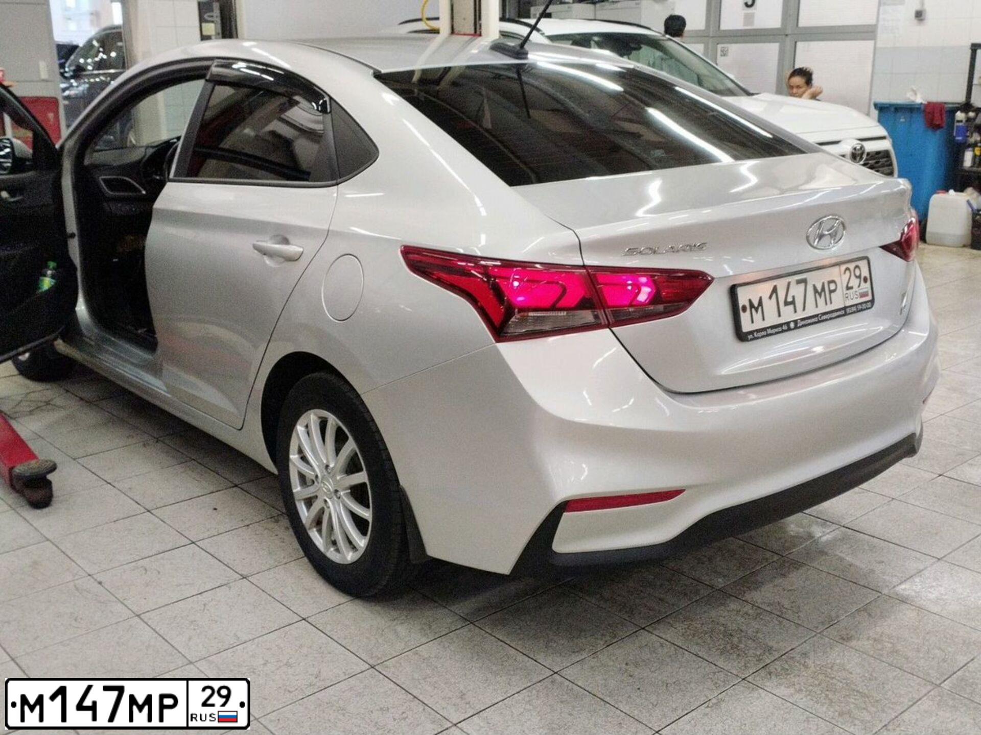 Фото автомобиля HYUNDAI SOLARIS, 2017 — госномер А840ХО147. Цвет: Серебристый