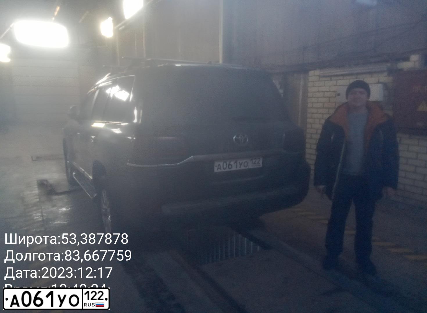 Фото автомобиля TOYOTA LANDCRUISER 200, 2016 — госномер А061УО122. Цвет: ЧЕРНЫЙ