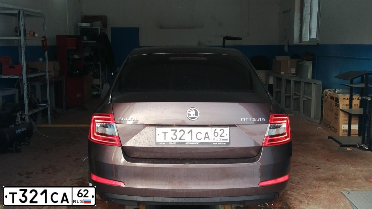 Фото автомобиля SKODA OCTAVIA, 2014 — госномер Т321СА62. Цвет: Коричневый