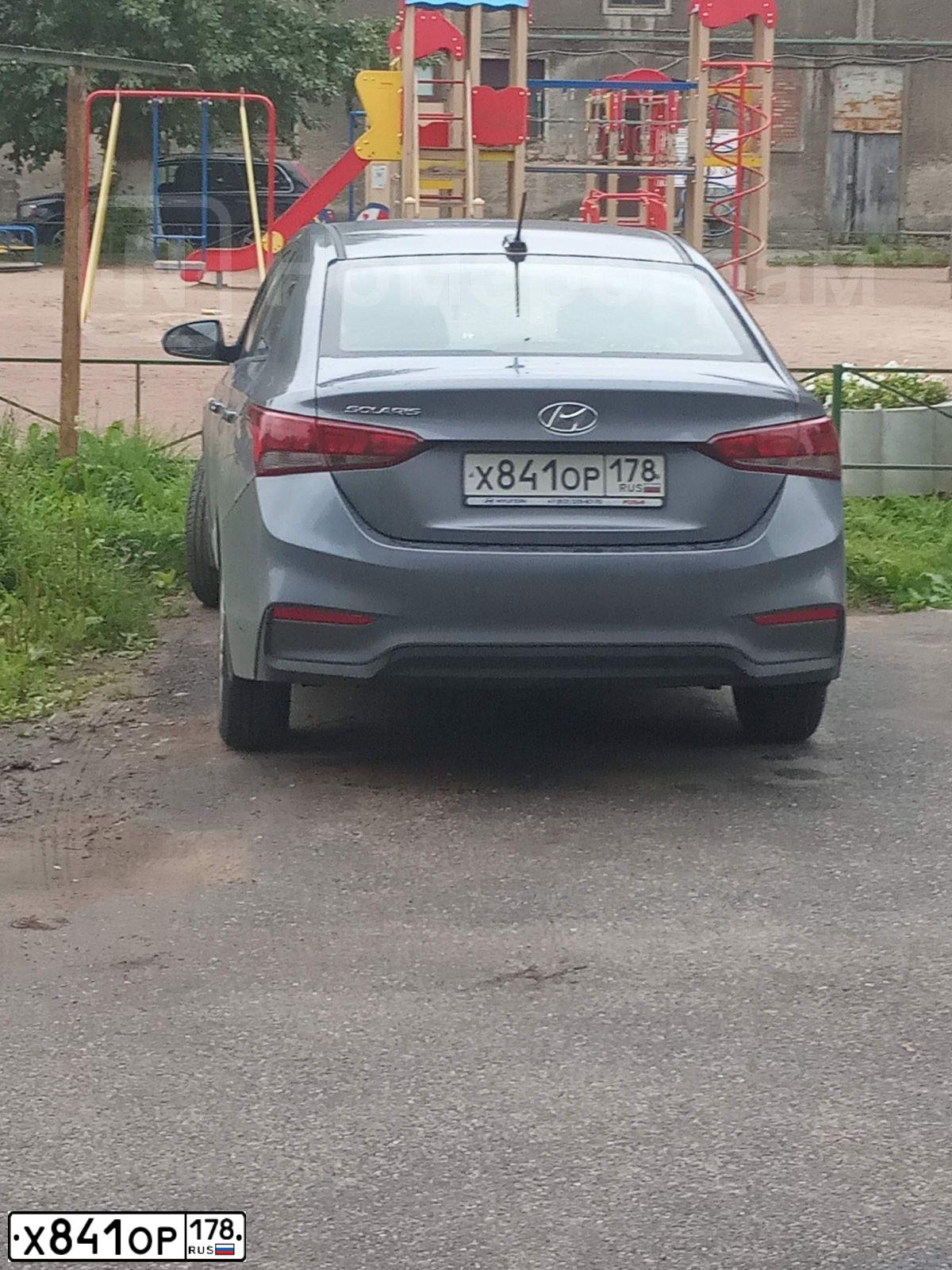 Фото автомобиля HYUNDAI SOLARIS, 2017 — госномер Х841ОР178. Цвет: СЕРЫЙ