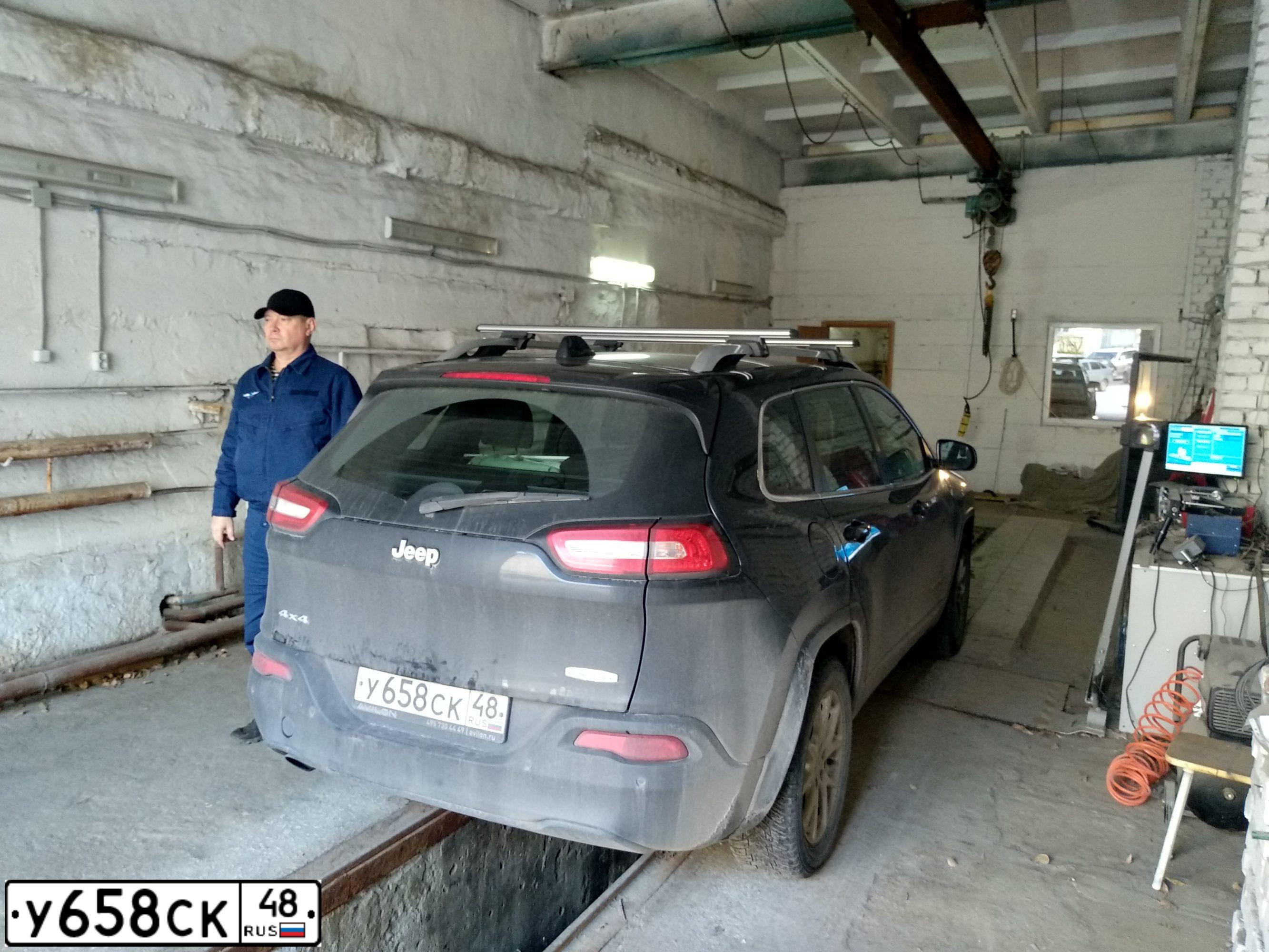Фото автомобиля JEEP CHEROKEE, 2014 — госномер У658СК48. Цвет: ЧЕРНЫЙ
