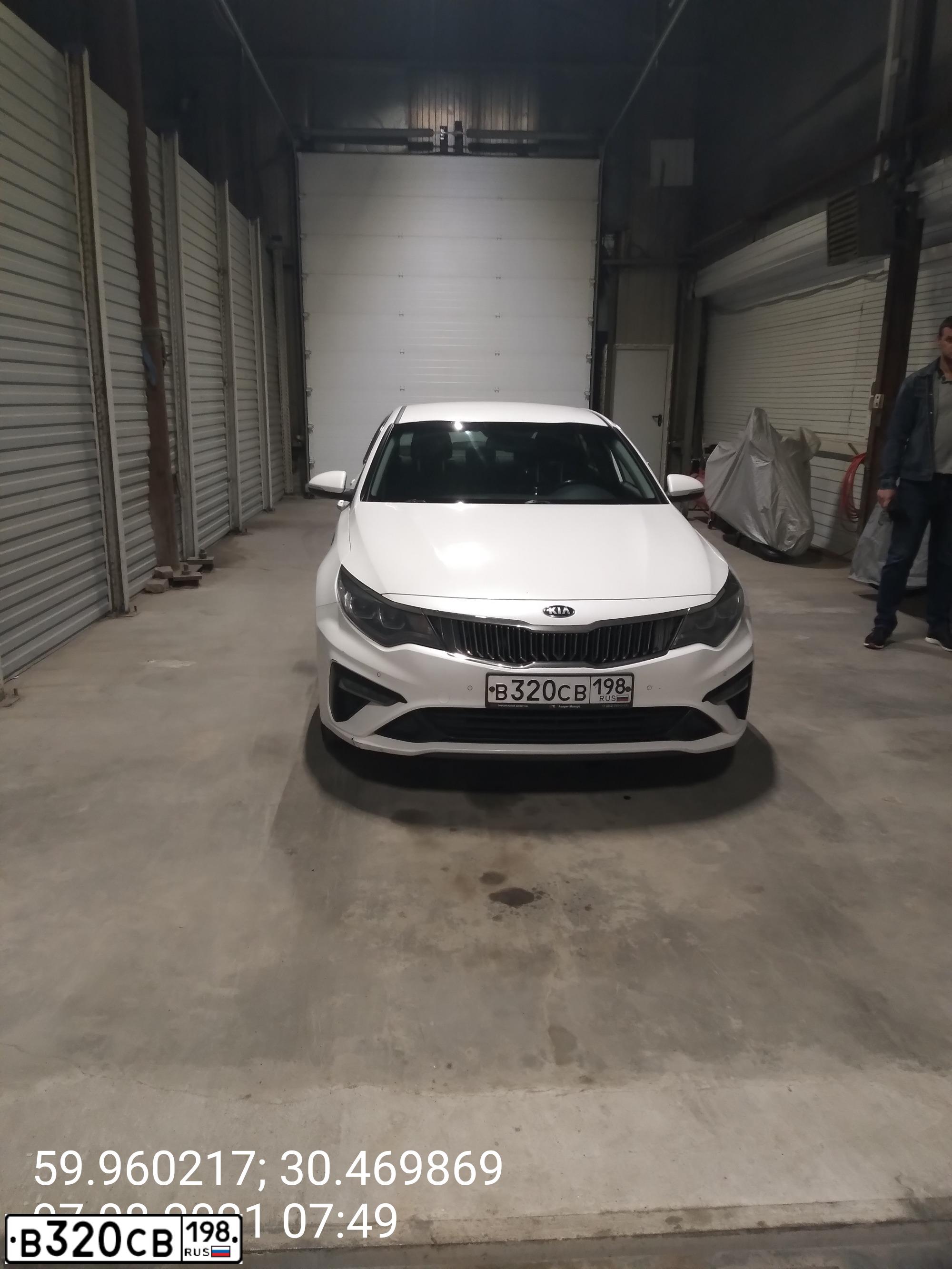 Фото автомобиля KIA MAGENTIS / OPTIMA, 2019 — госномер В320СВ198. Цвет: БЕЛЫЙ