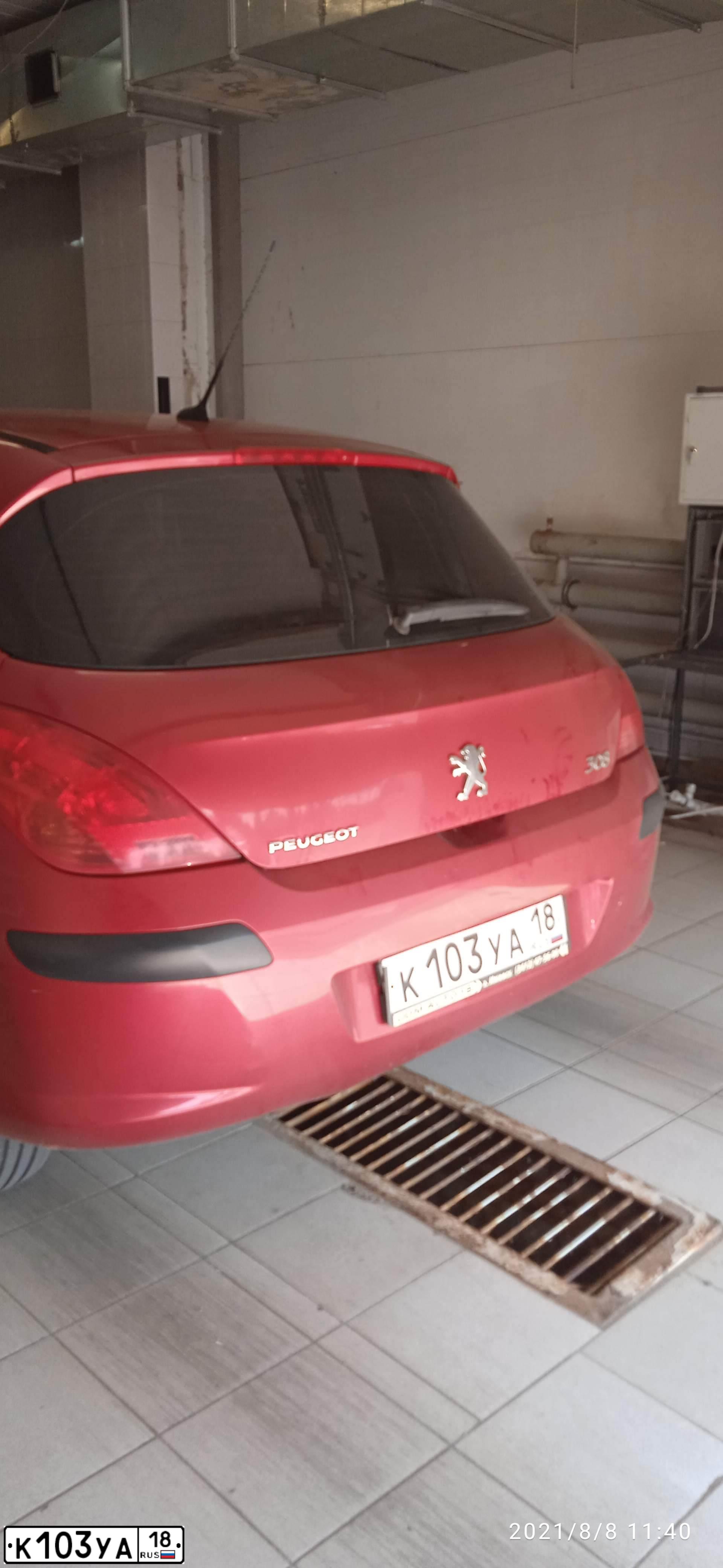 Фото автомобиля PEUGEOT 308, 2008 — госномер К103УА18. Цвет: Красный