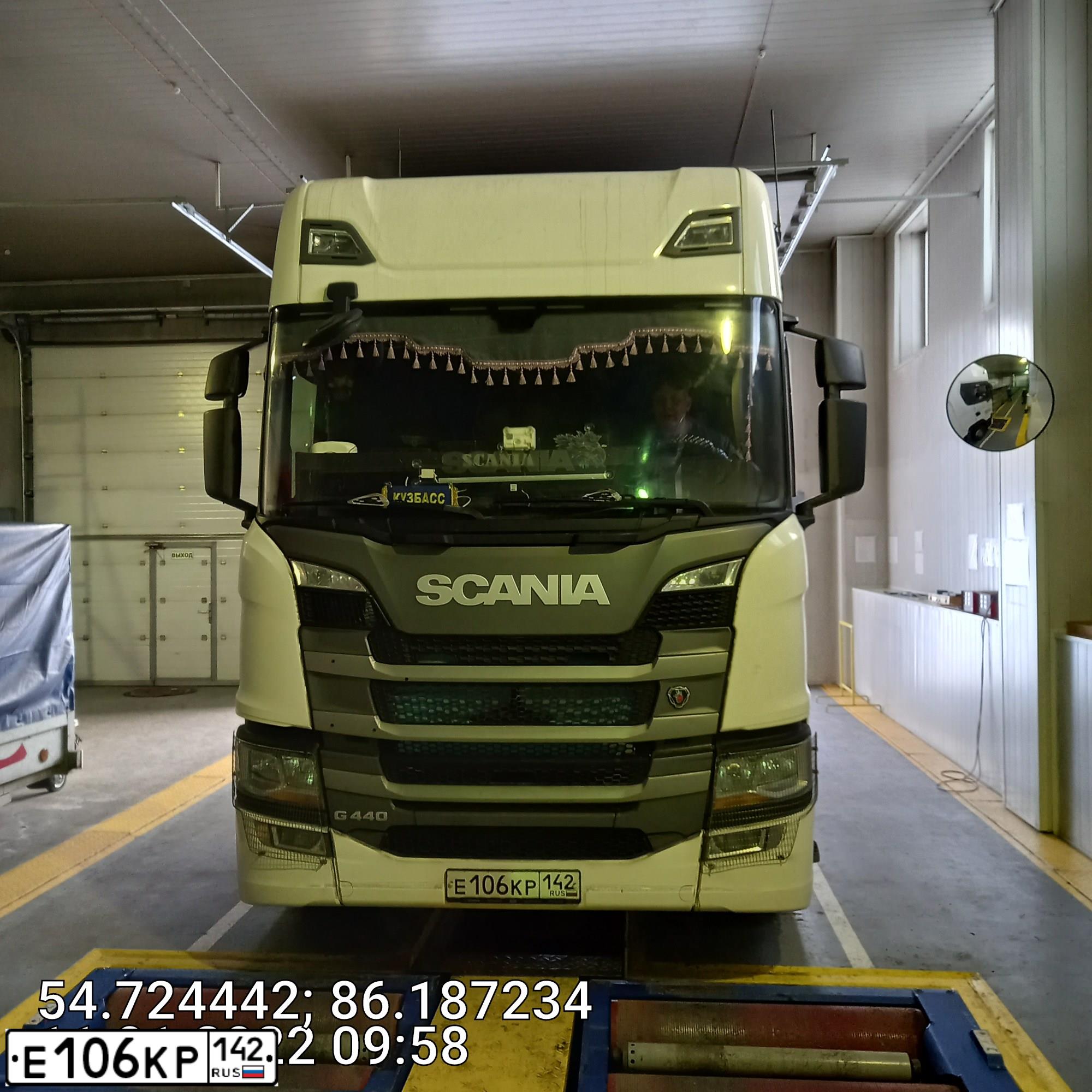 Фото автомобиля SCANIA SERIE G /4X2/, 2019 — госномер О699КЕ154. Цвет: Белый