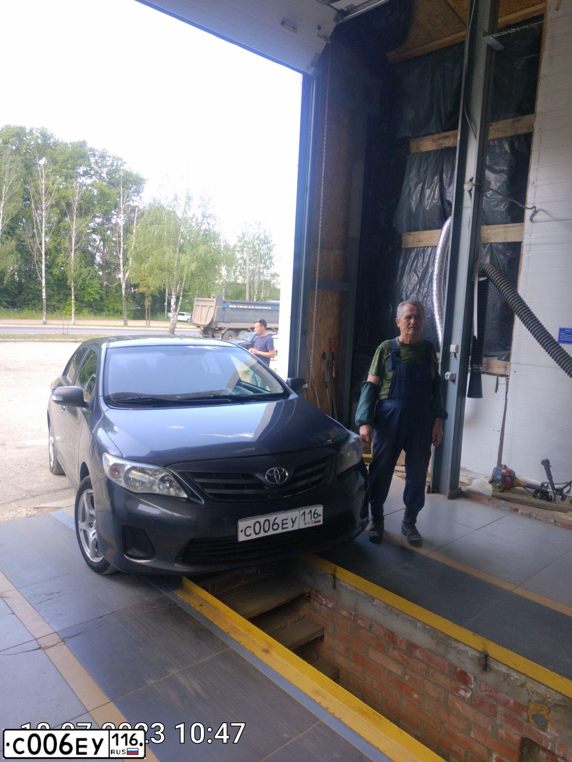 Фото автомобиля TOYOTA COROLLA, 2012 — госномер С006ЕУ116. Цвет: Серый