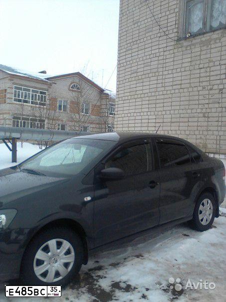 Фото автомобиля VOLKSWAGEN POLO, 2013 — госномер Е485ВС35. Цвет: СЕРЫЙ