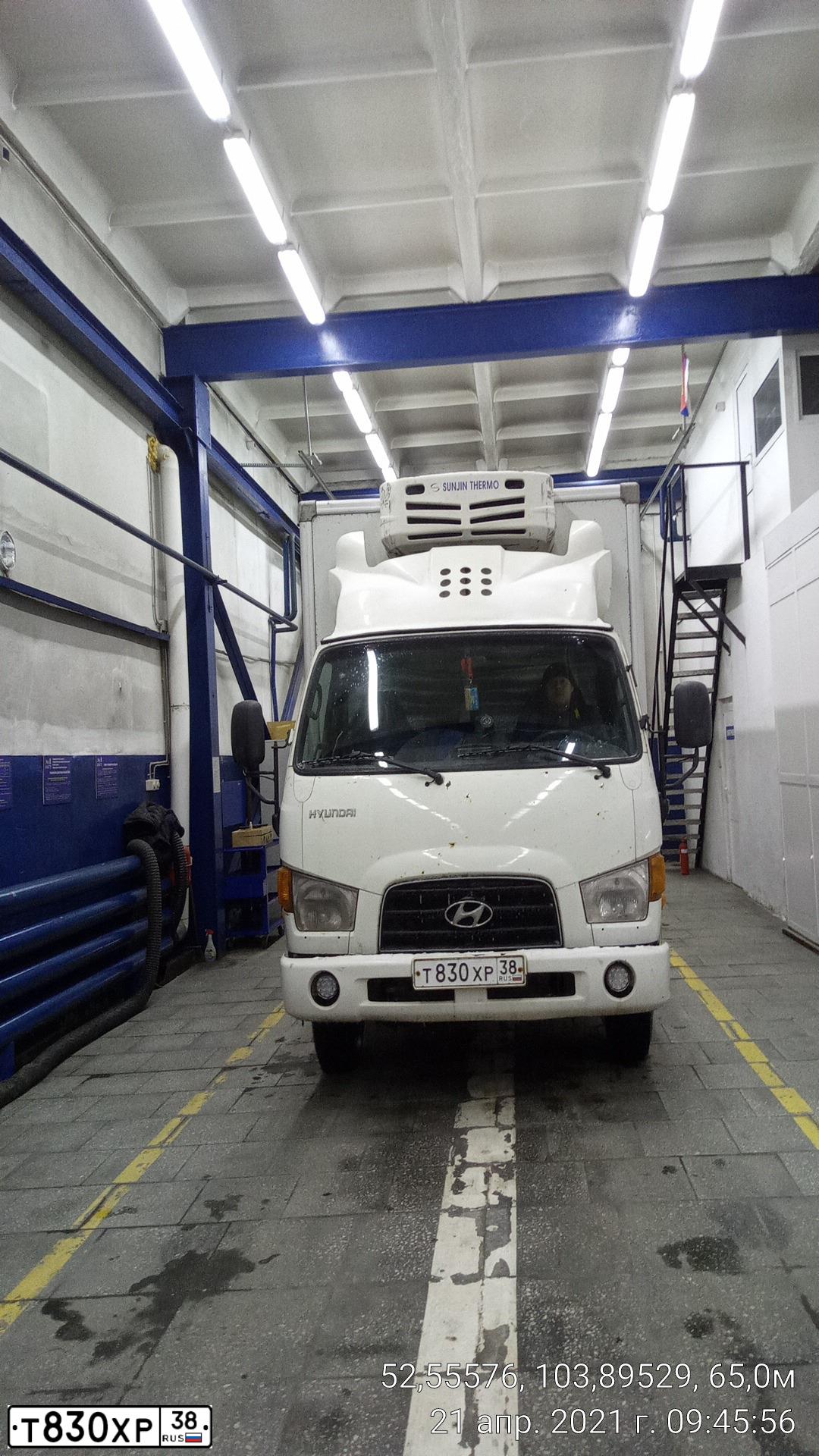 Фото автомобиля HYUNDAI MIGHTY, 2012 — госномер Т830ХР38. Цвет: БЕЛЫЙ