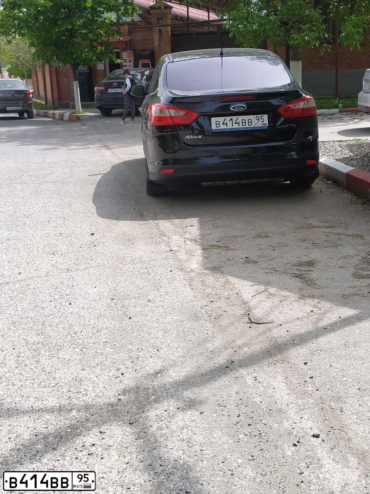 Фото автомобиля FORD FOCUS, 2013 — госномер В414ВВ95. Цвет: ЧЕРНЫЙ