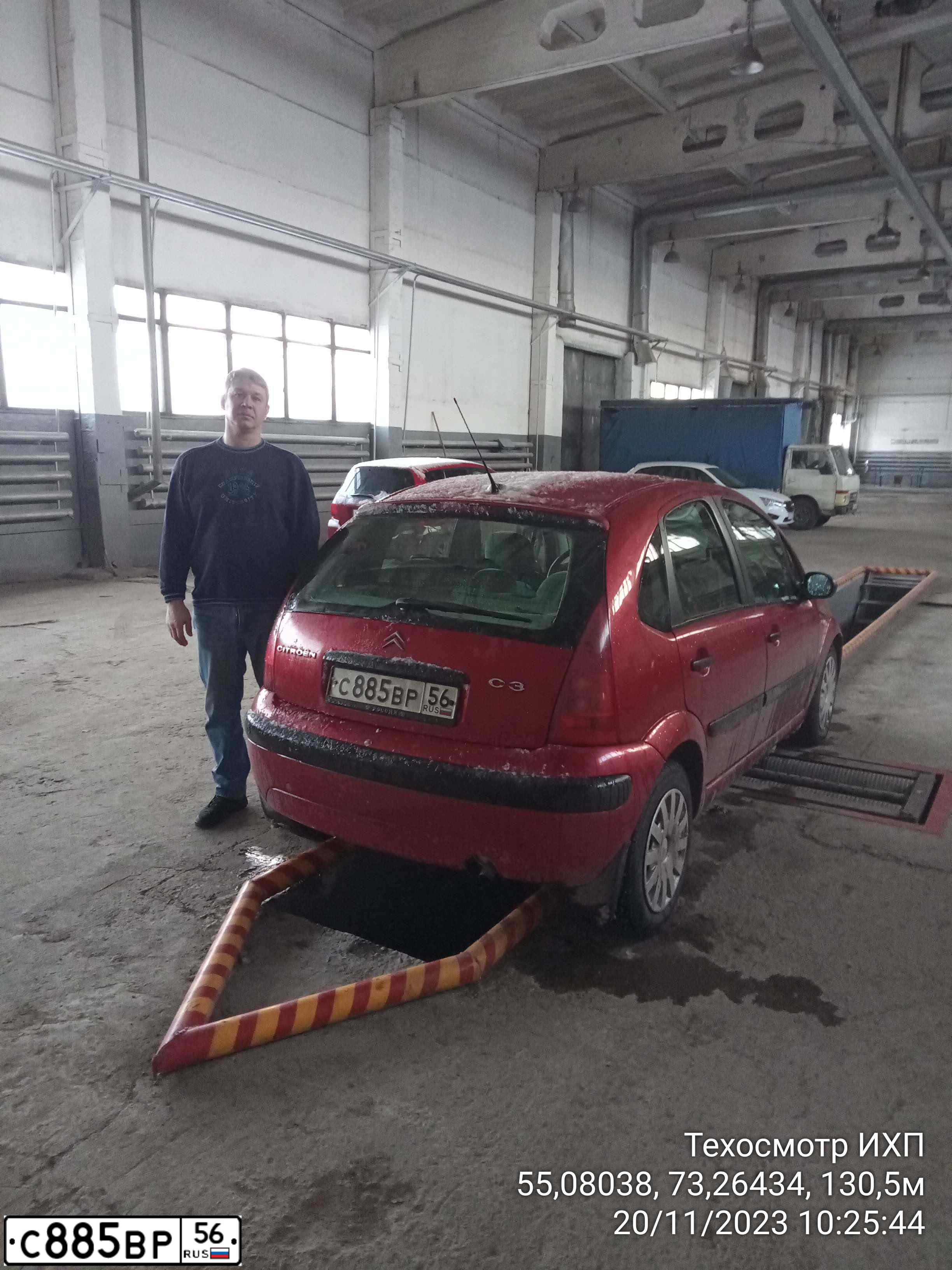 Фото автомобиля CITROEN C3, 2003 — госномер Х889УР55. Цвет: Красный