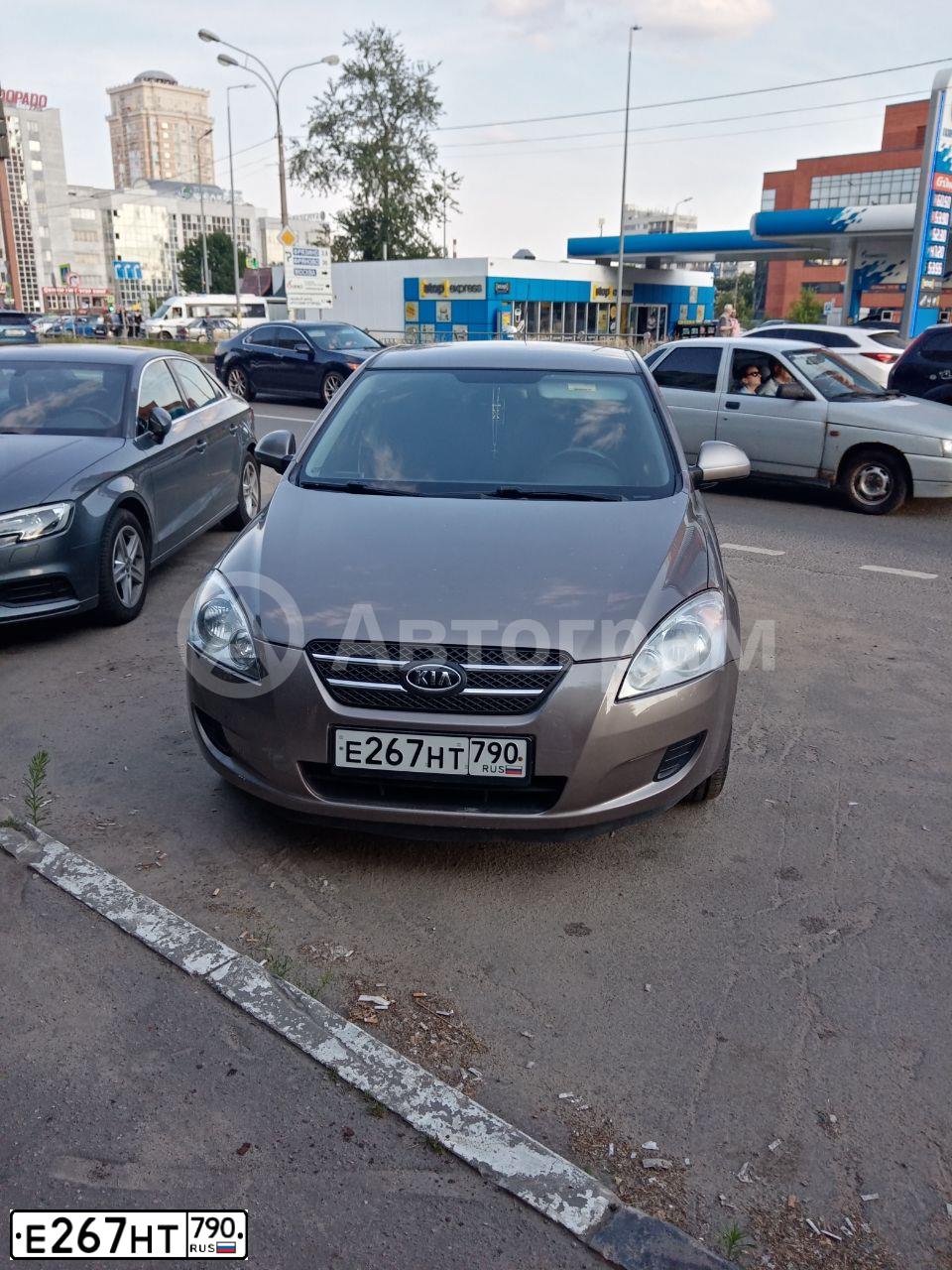 Фото автомобиля KIA CEE'D, 2009 — госномер Е267НТ790. Цвет: БЕЖЕВЫЙ