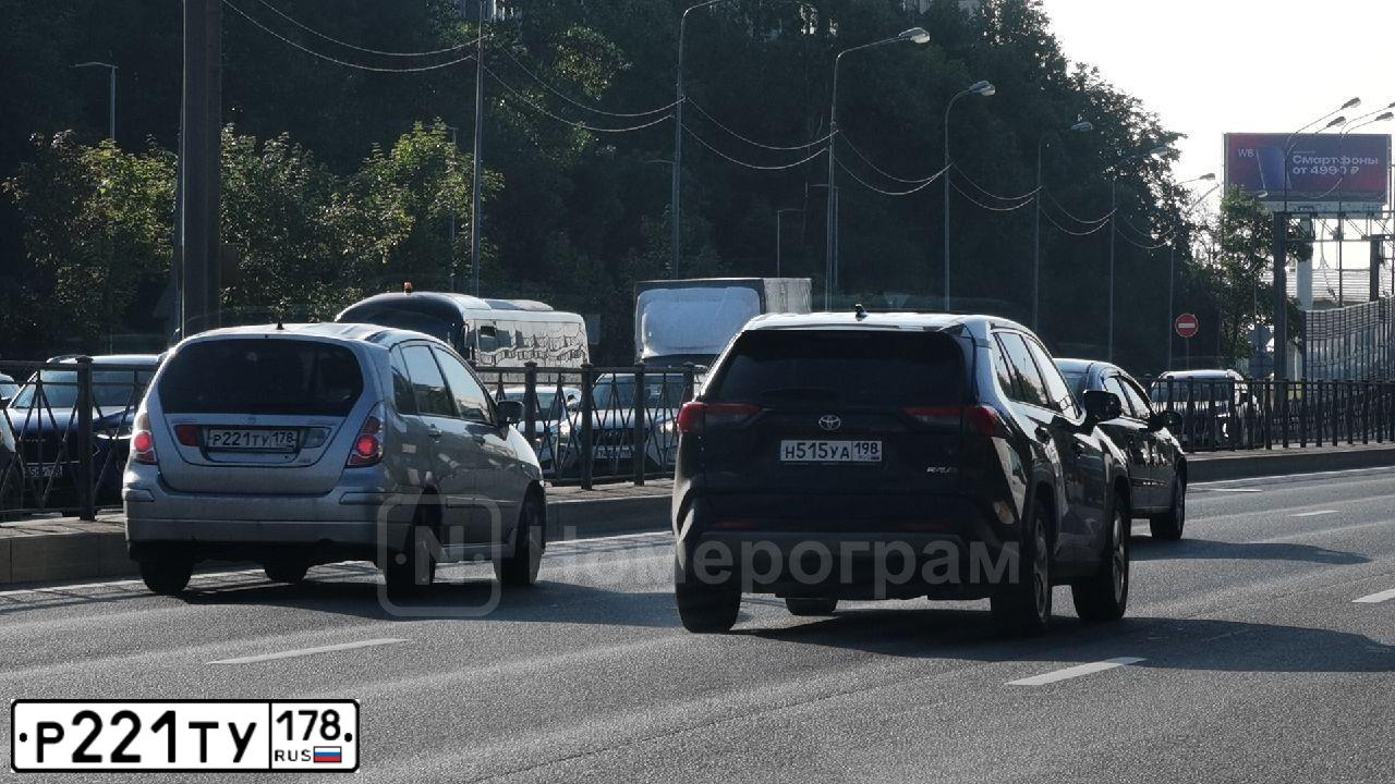 Фото автомобиля SUZUKI LIANA, 2007 — госномер Р221ТУ178. Цвет: СЕРЕБРИСТЫЙ
