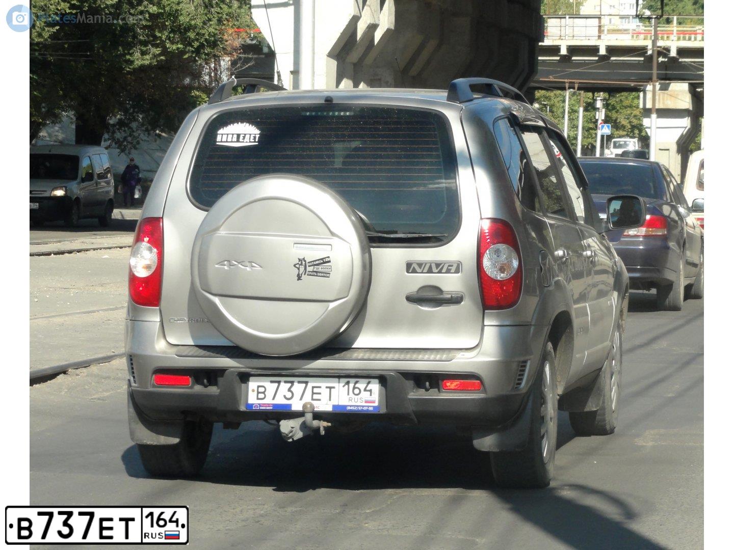 Фото автомобиля CHEVROLET NIVA, 2013 — госномер В737ЕТ164. Цвет: СЕРО-КОРИЧНЕВЫЙ МЕТАЛЛИК
