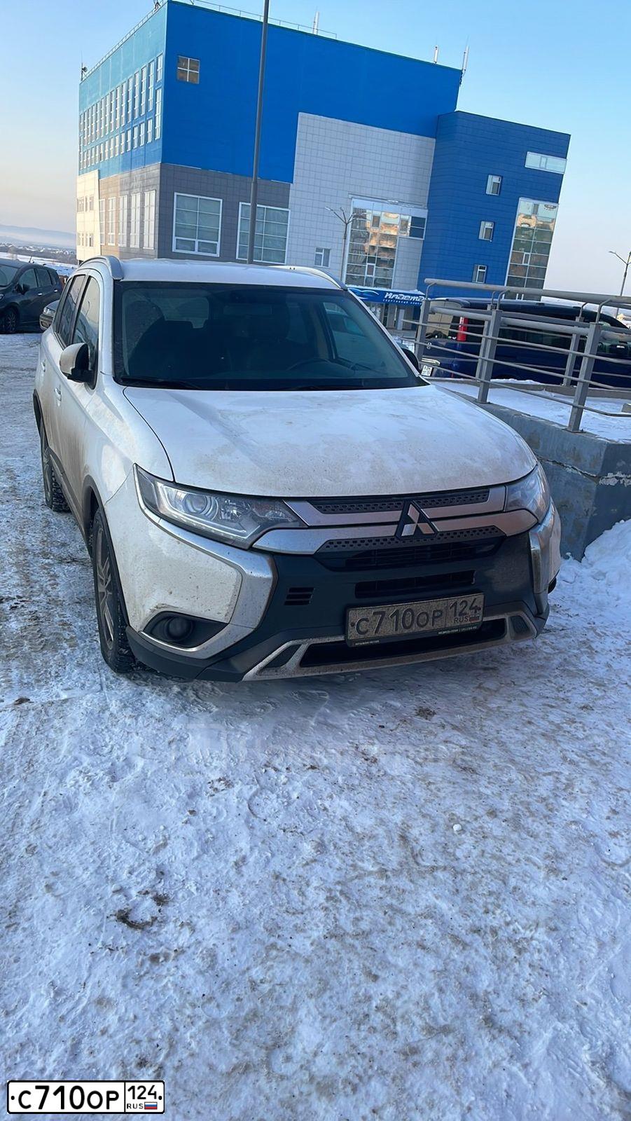 Фото автомобиля MITSUBISHI OUTLANDER, 2019 — госномер С710ОР124. Цвет: БЕЛЫЙ