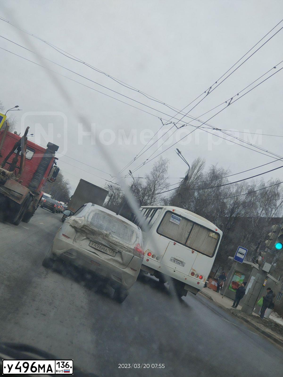 Фото автомобиля LADA XRAY, 2018 — госномер У496МА136. Цвет: Серебристый