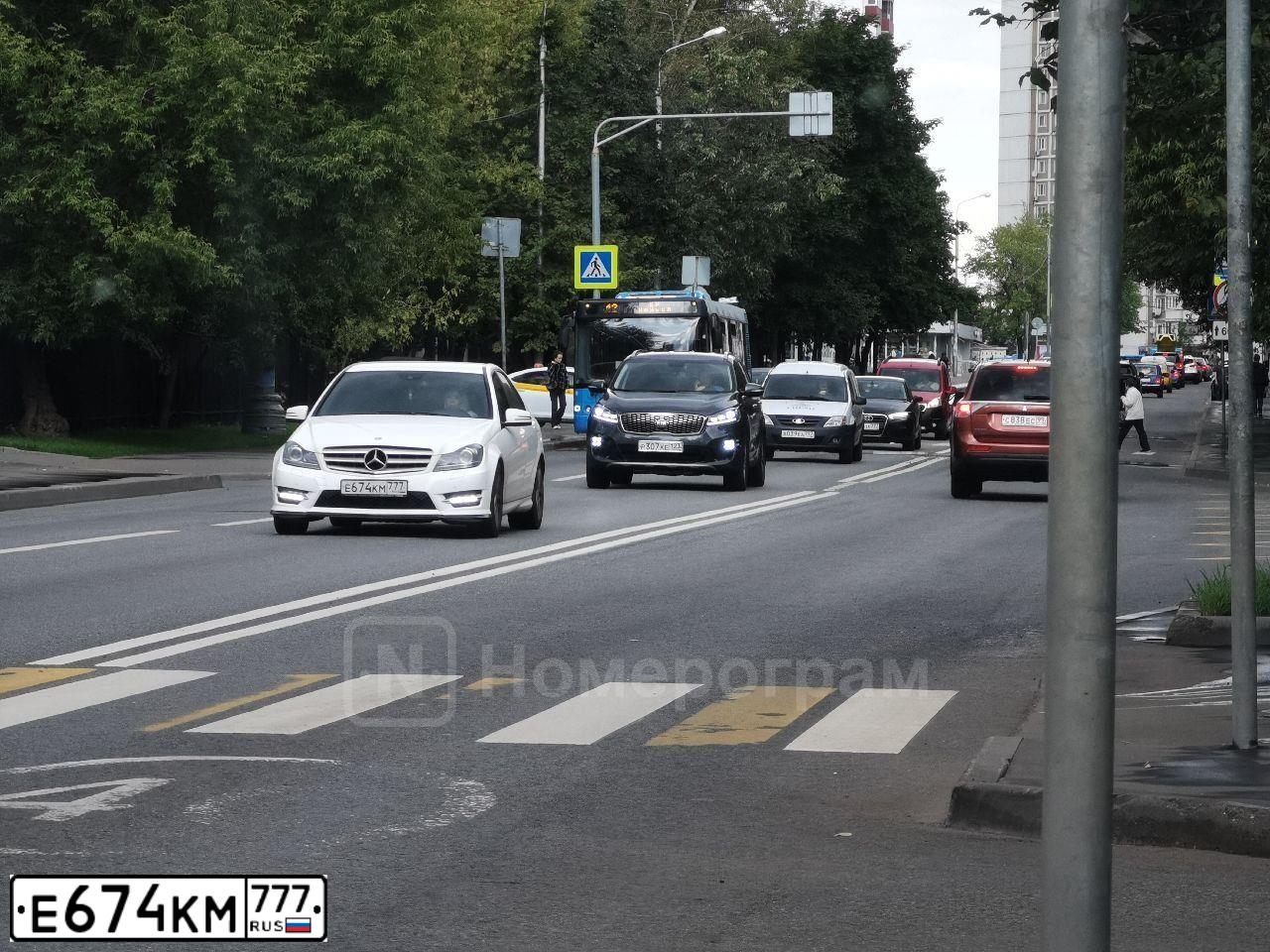 Фото автомобиля MERCEDES-BENZ C-KLASSE, 2012 — госномер В487ВО250. Цвет: Белый