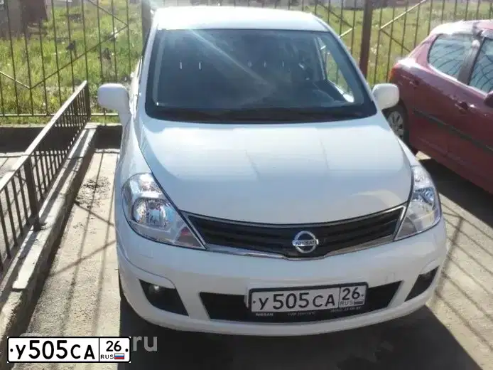 Фото автомобиля NISSAN TIIDA, 2011 — госномер В719МН09. Цвет: Белый