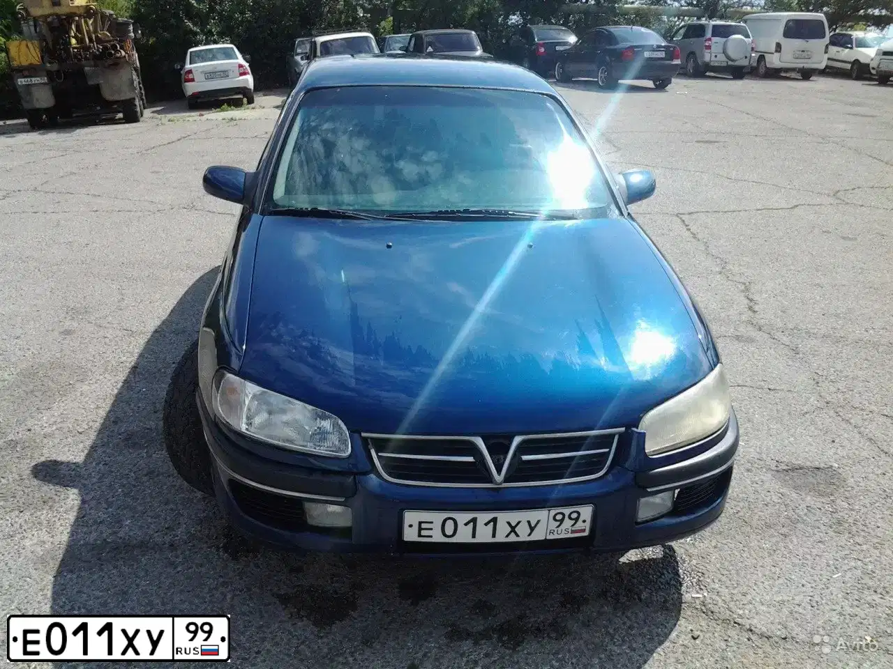 Фото автомобиля OPEL OMEGA, 1996 — госномер О818ХР50. Цвет: синий